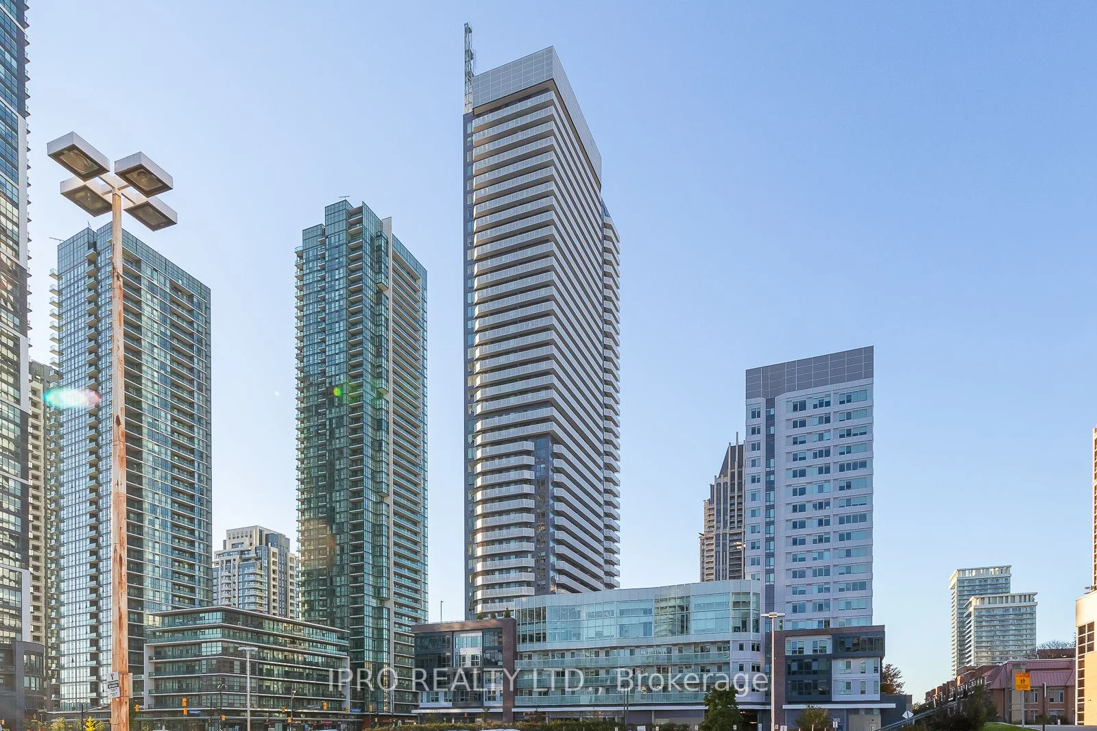 4065 Confederation Parkway 801, Mississauga, ON L5B 0L4