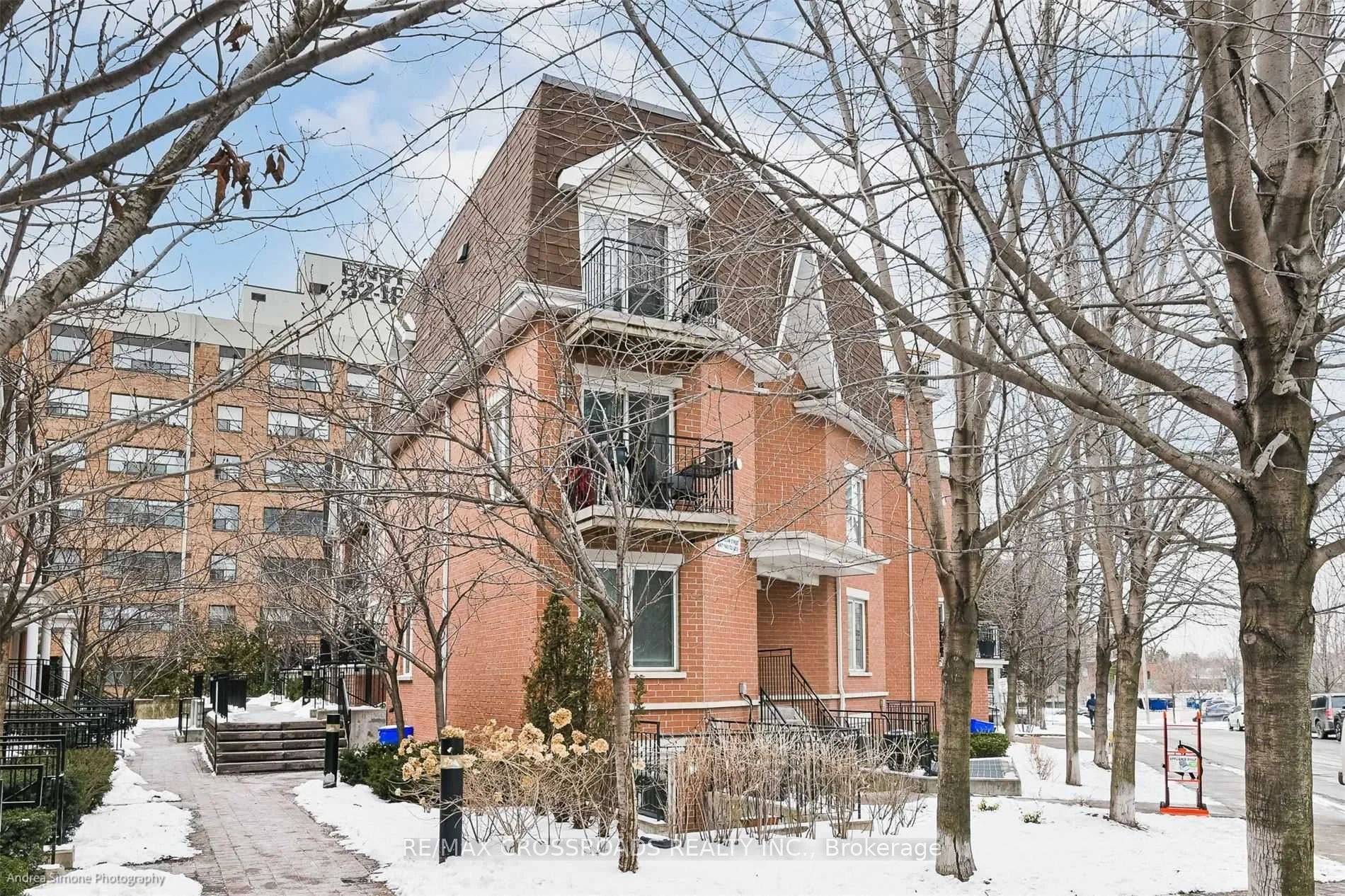 28 Laidlaw Street 1602, Toronto C01, On L4h 4w8