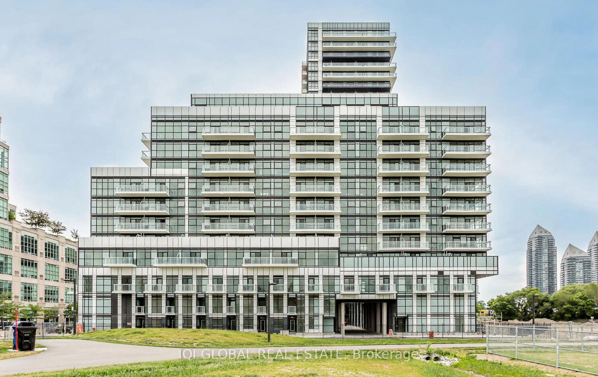 251 Manitoba Street 328, Toronto W06, On M8y 4g9