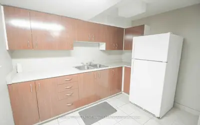 5623 Armando Avenue, Mississauga, On L5v 3a7