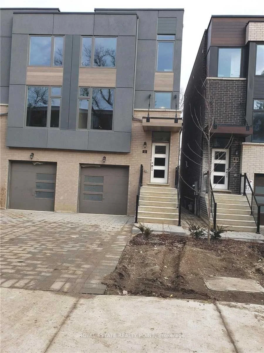 12 Creekbank Road Upper, Toronto W04, ON M6L 0A4