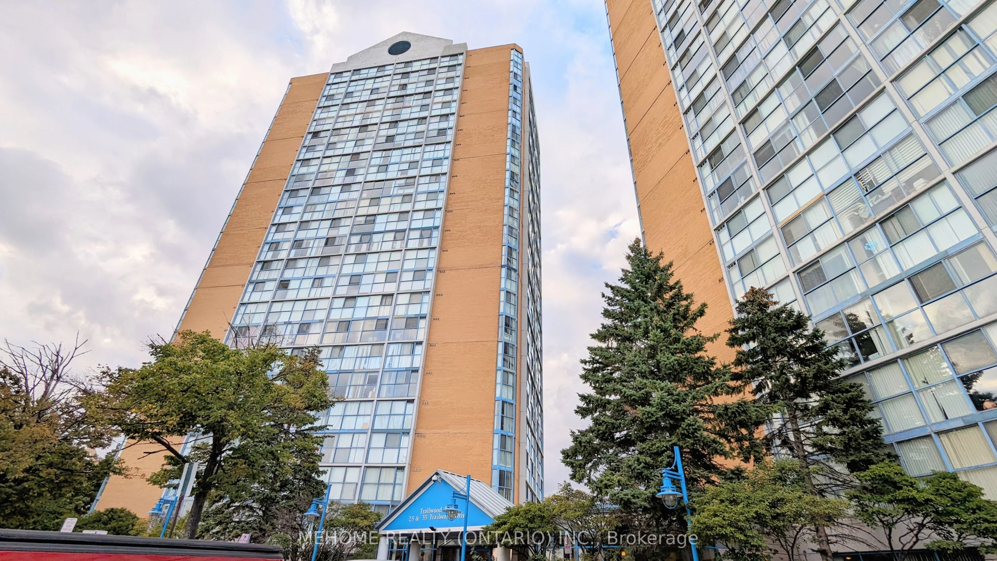 25 Trailwood Drive 207, Mississauga, On L4z 3k9