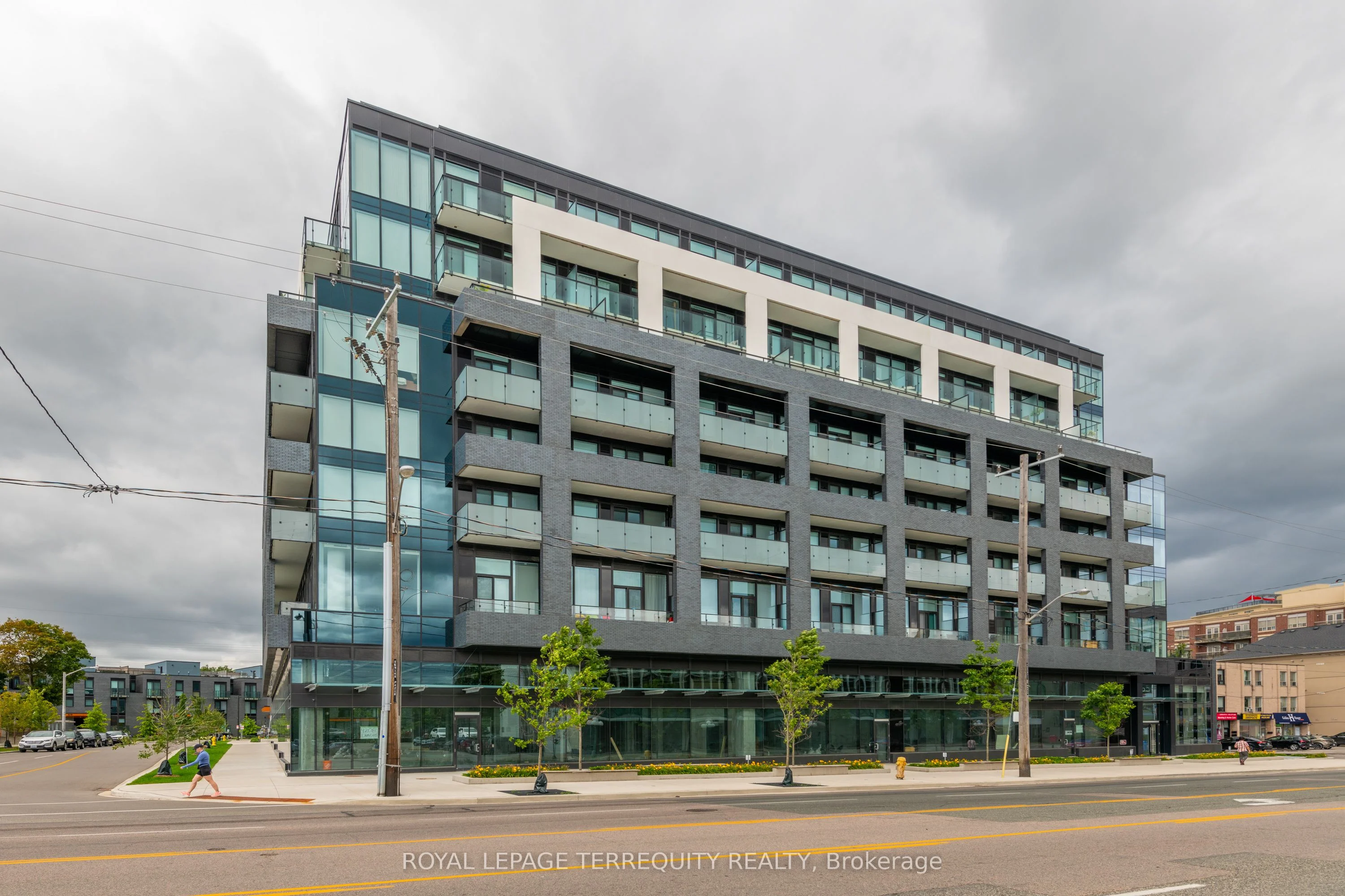 4208 Dundas Street W 420, Toronto W08, On M8x 1y6
