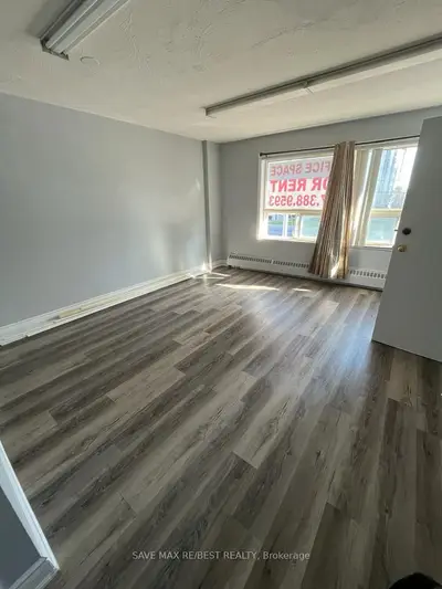 111 Dundas Street, Mississauga, On L5a 1w7