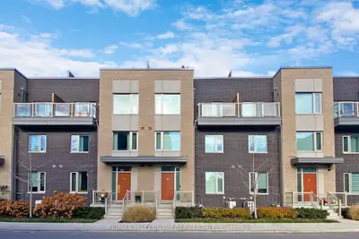 12 Applewood Lane 4, Toronto W08, On M9c 0c1