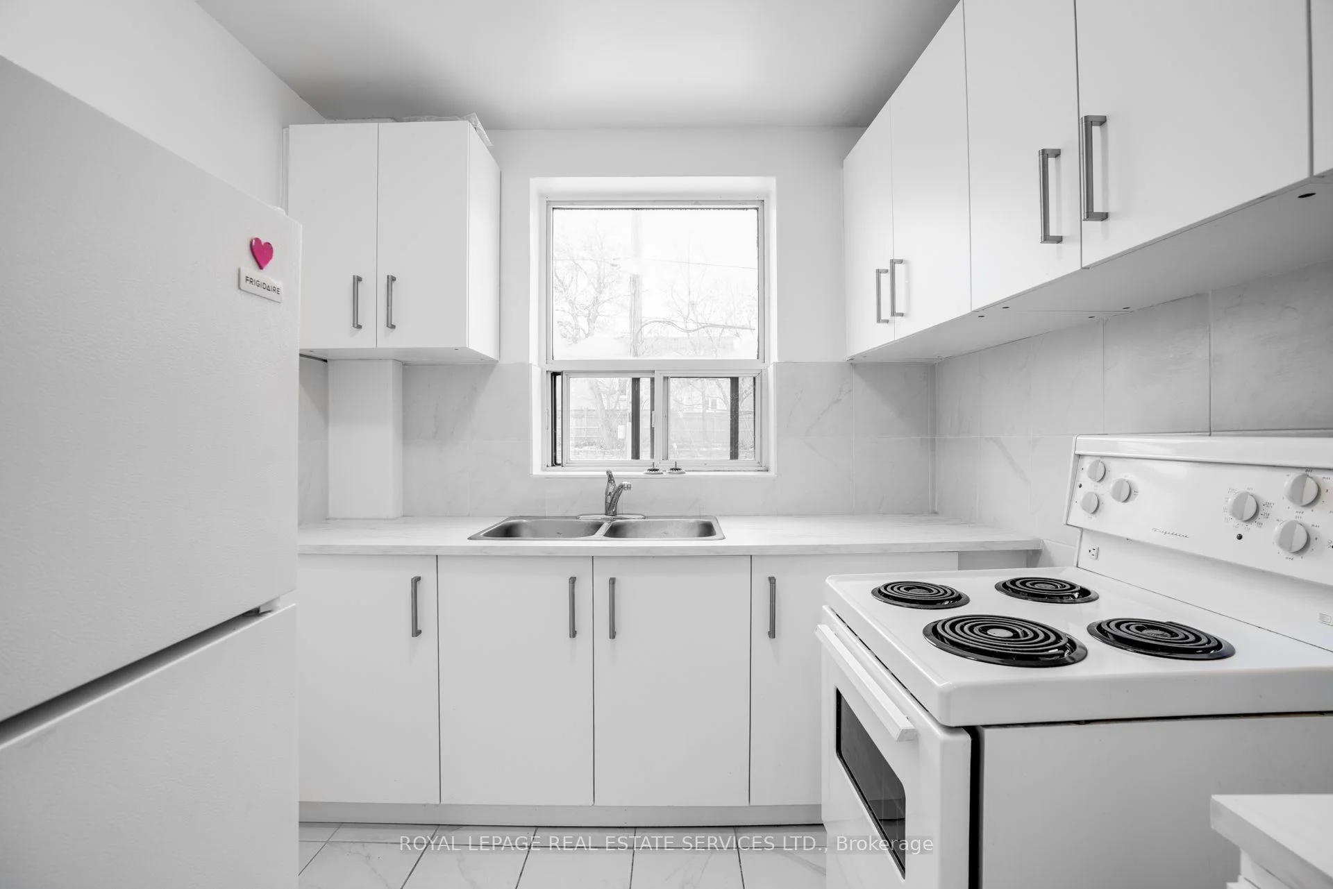 176 Berry Road 105, Toronto W07, On M8y 1w5