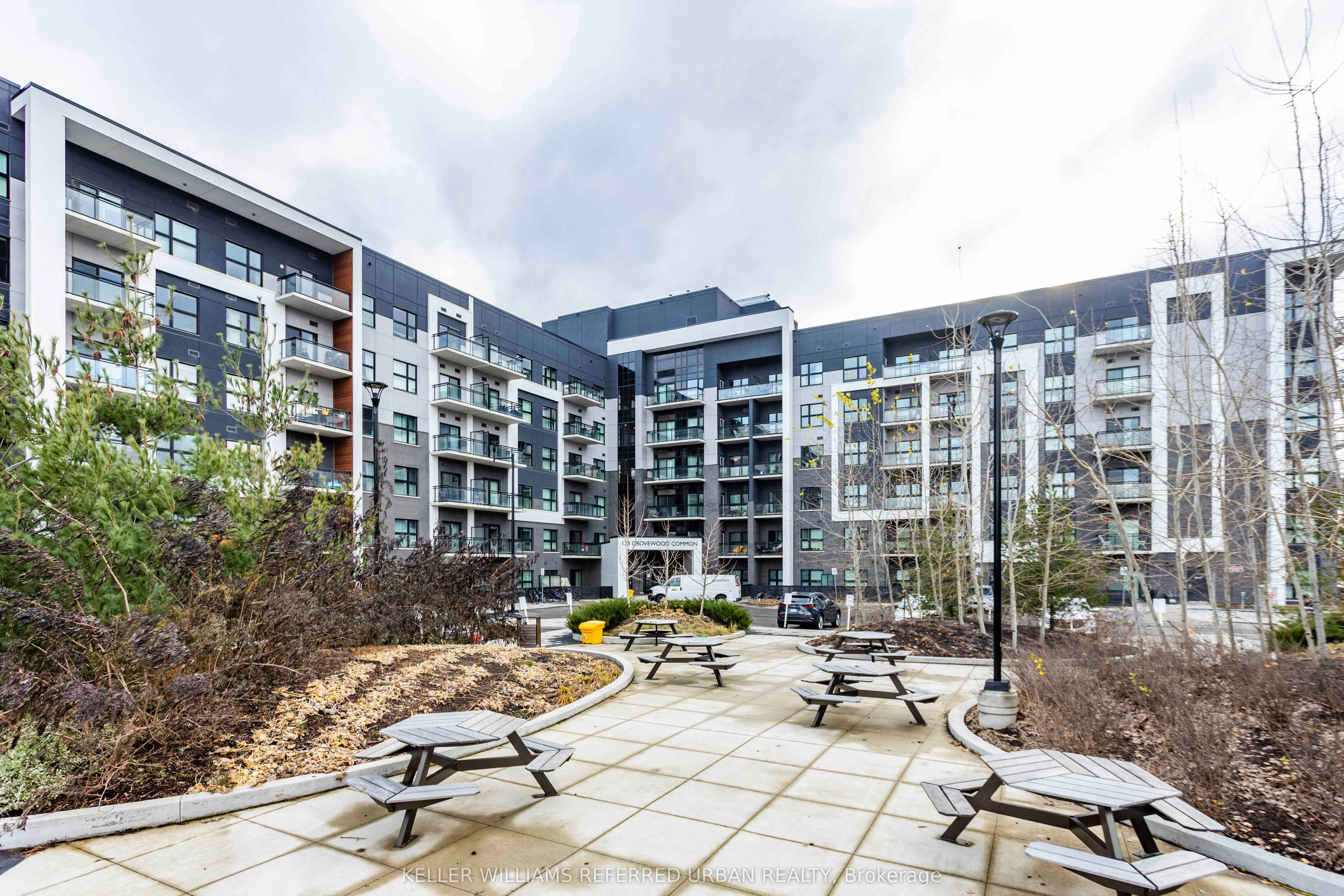 #310 128 Grovewood Common, Oakville, On, L6h 0x3