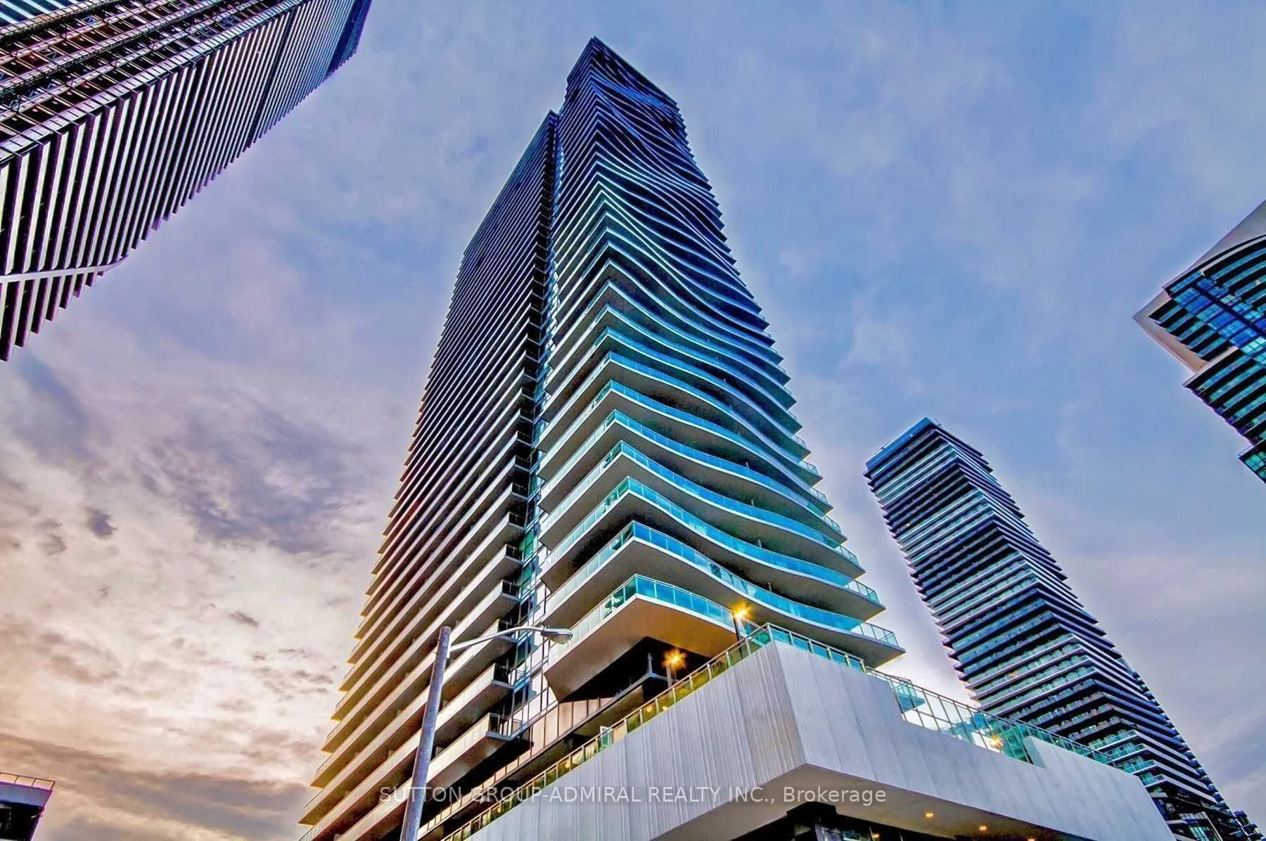 33 Shore Breeze Drive 1201, Toronto W06, On M8v 0g1