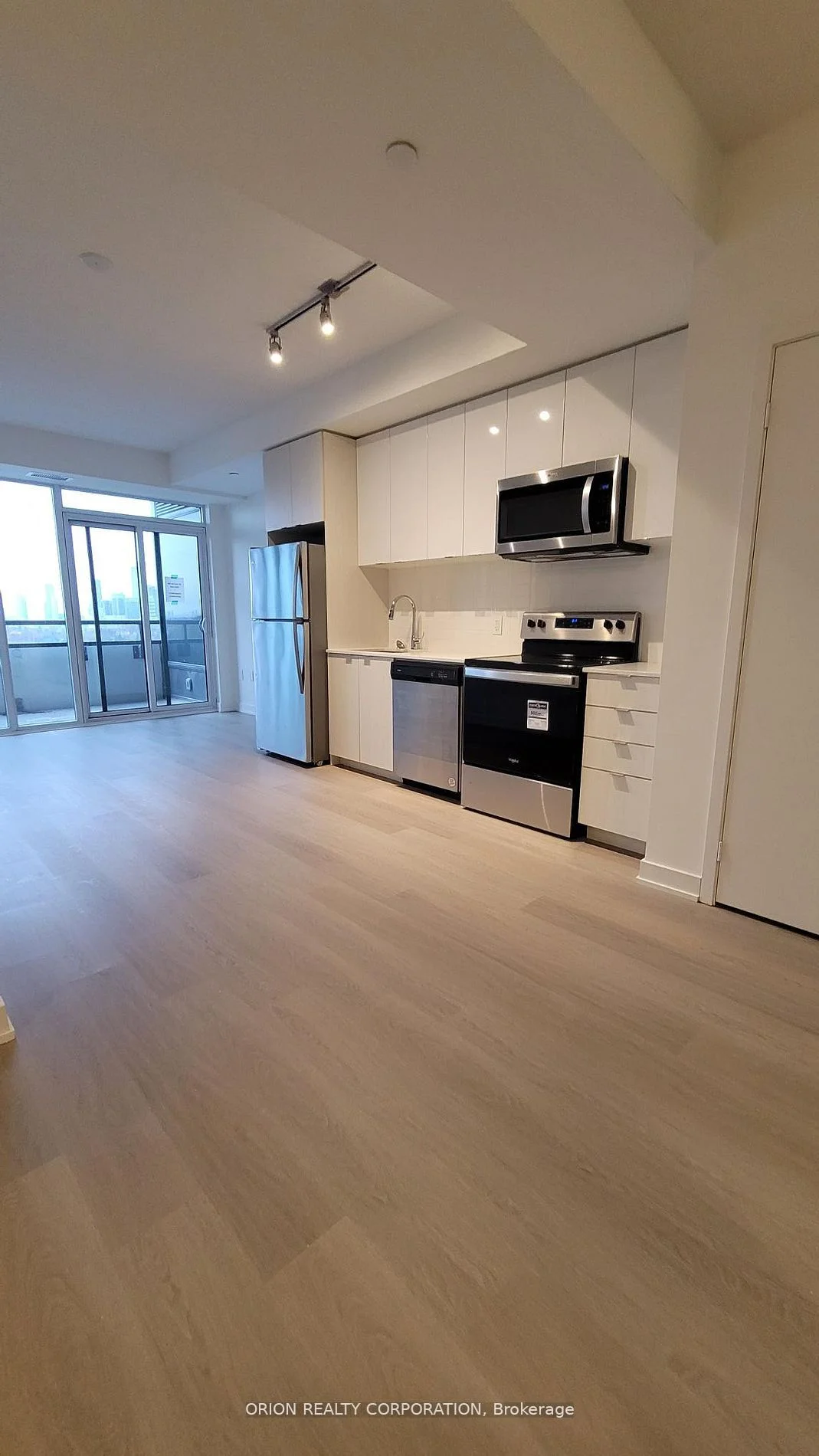 #722 859 The Queensway, Toronto W07, On, M8z 1n8