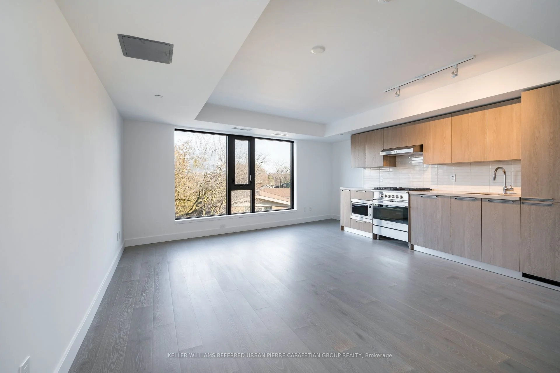 160 Kingsway Crescent W 216, Toronto W08, ON M8X 1X3
