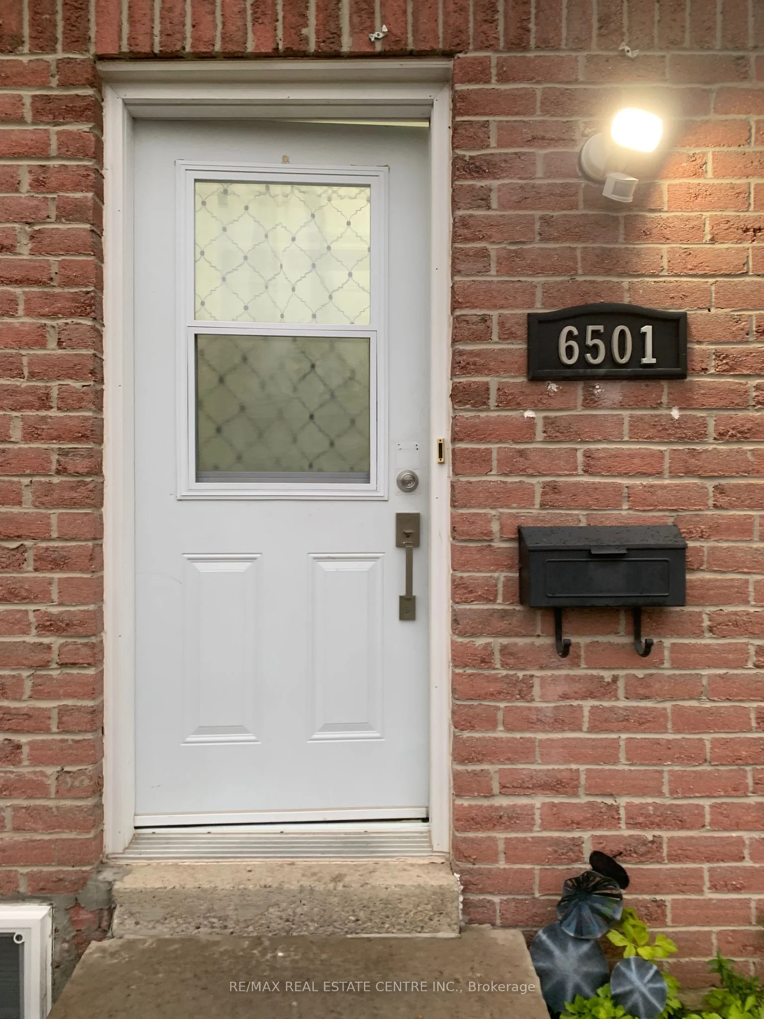 6501 Meltzer Mews Bsmt, Mississauga, ON L5N 3K7