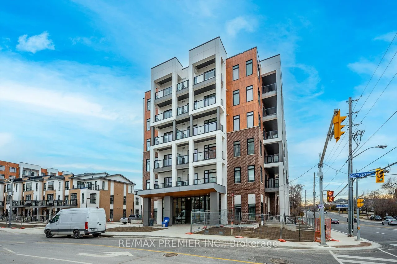 165 Canon Jackson Drive 215, Toronto W04, ON M6M 2G1