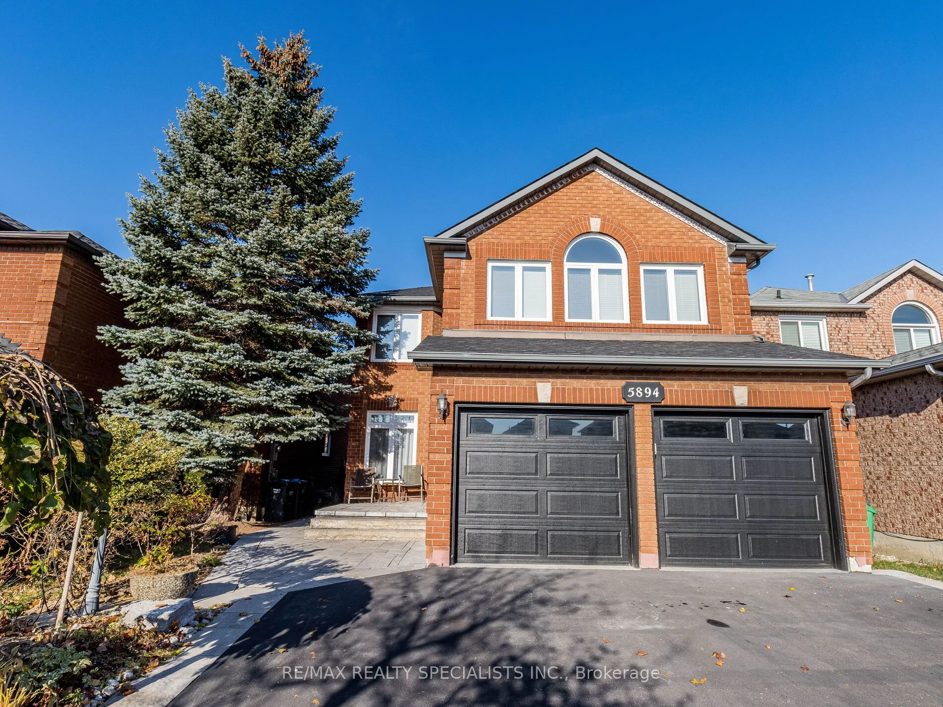 5894 Mersey Street, Mississauga, ON L5V 1V9