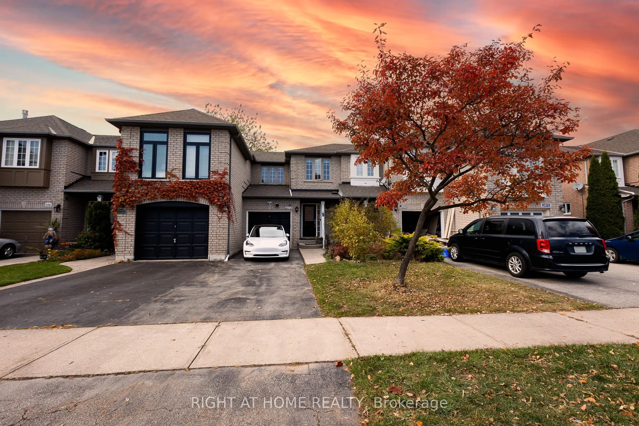 2077 Golden Orchard Trail, Oakville, ON L6M 3N5
