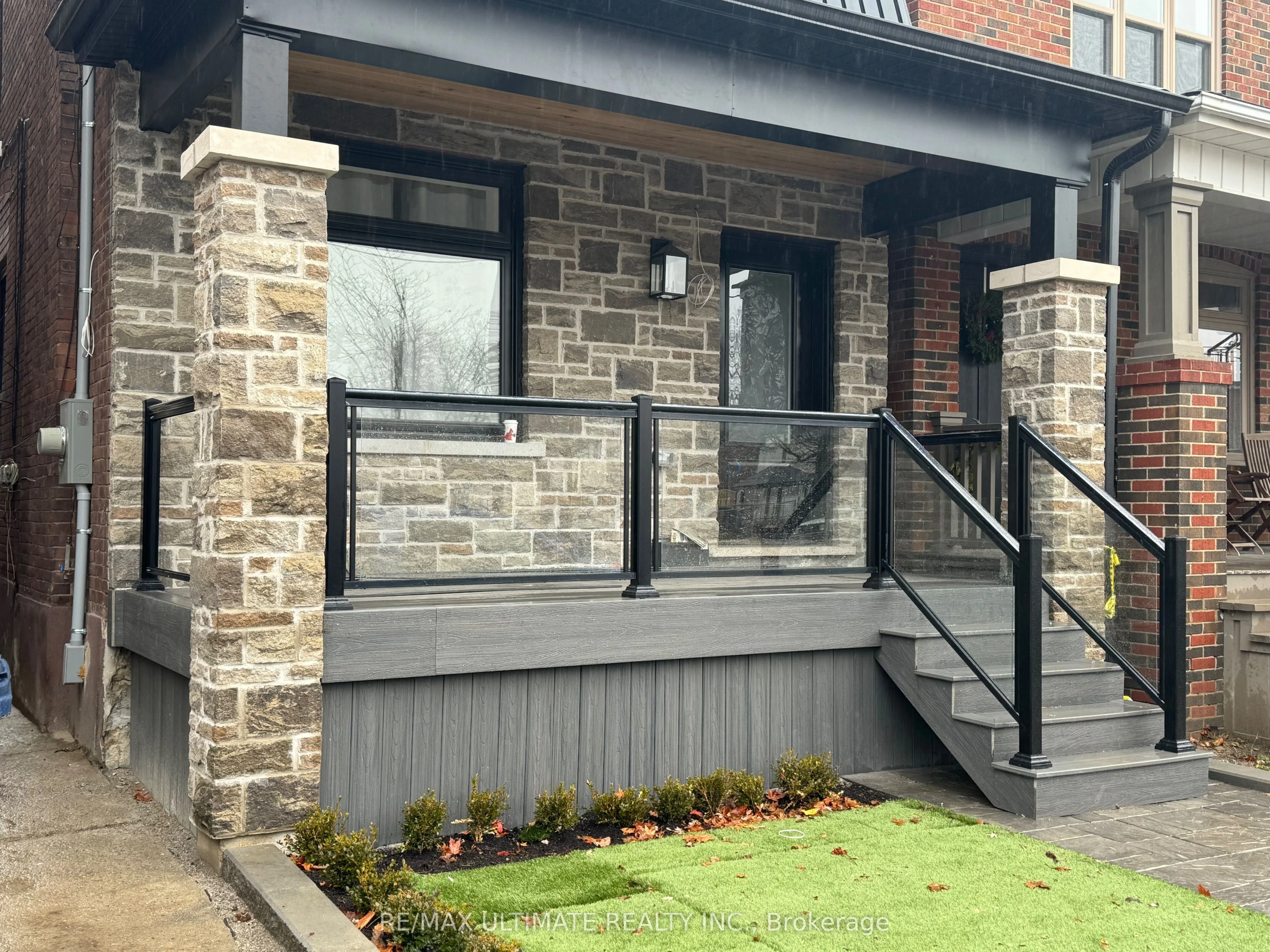 42 Garnet Avenue E Main, Toronto W02, On M6g 1v5