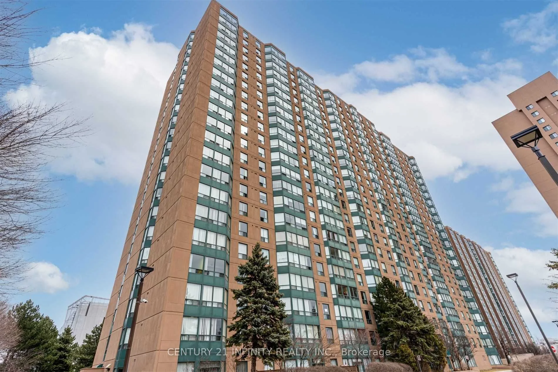 135 Hillcrest Avenue 1215, Mississauga, On L5b 4b1