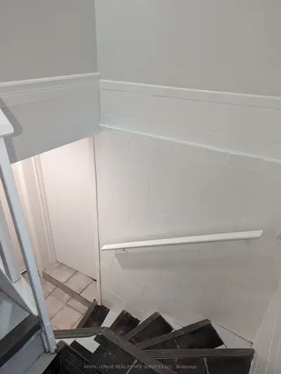 109 Bowie Avenue Bsmnt, Toronto W04, ON M6E 2P8