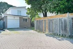 3 Moonstream Court, Mississauga, ON L5N 2P8