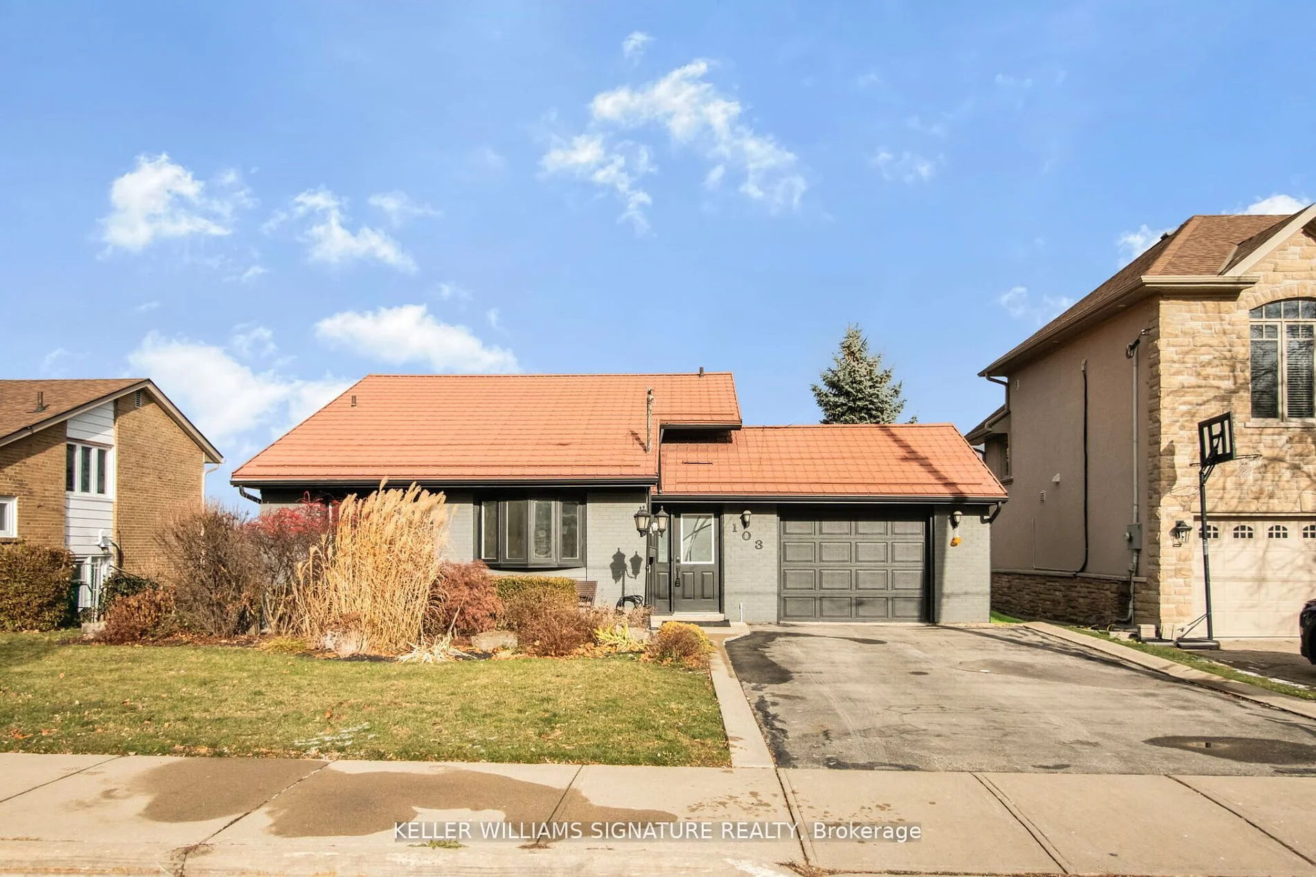 103 Vista Drive, Mississauga, On L5m 1c4