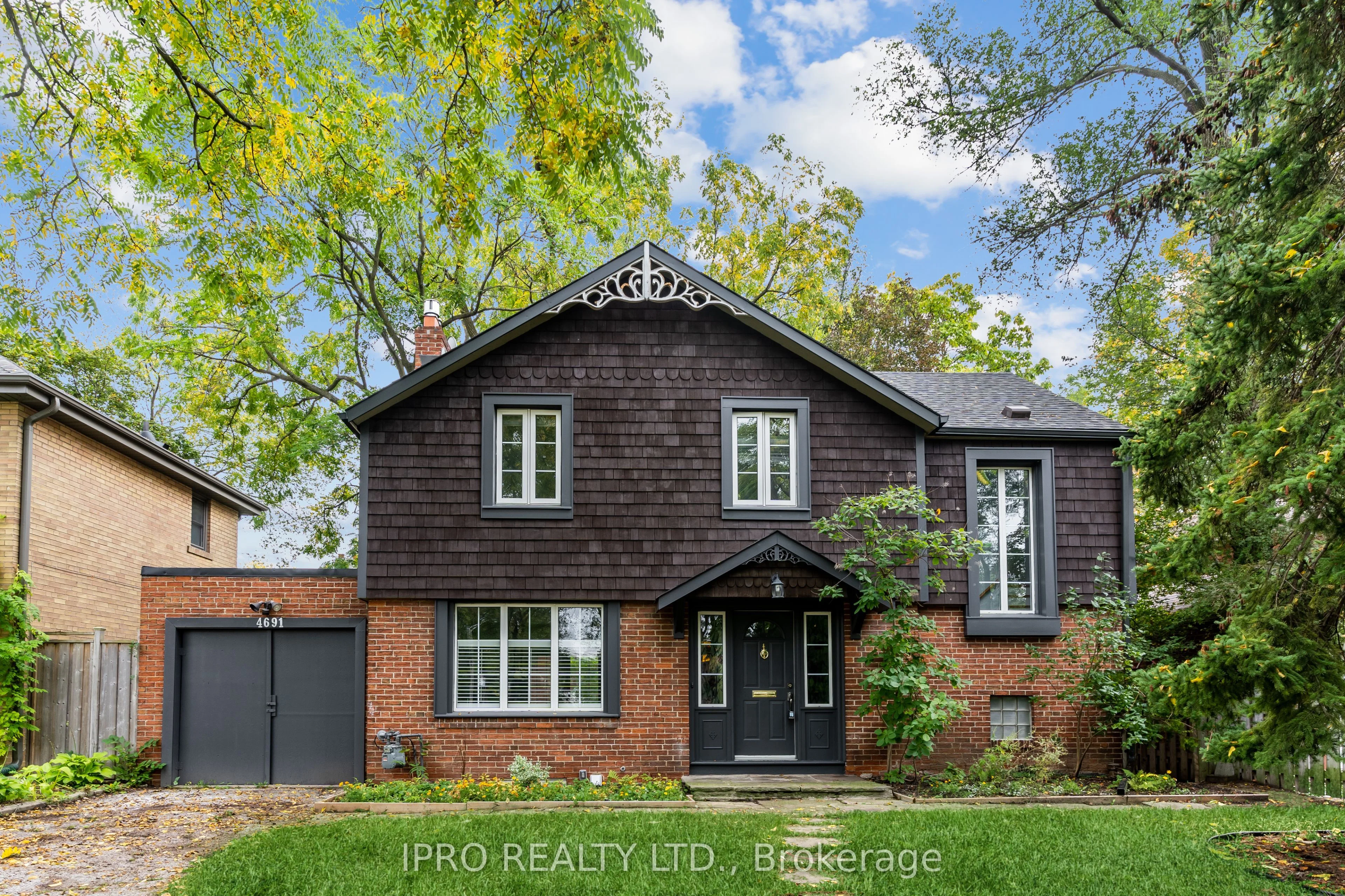4691 Dundas Street W, Toronto W08, ON M9A 1A7