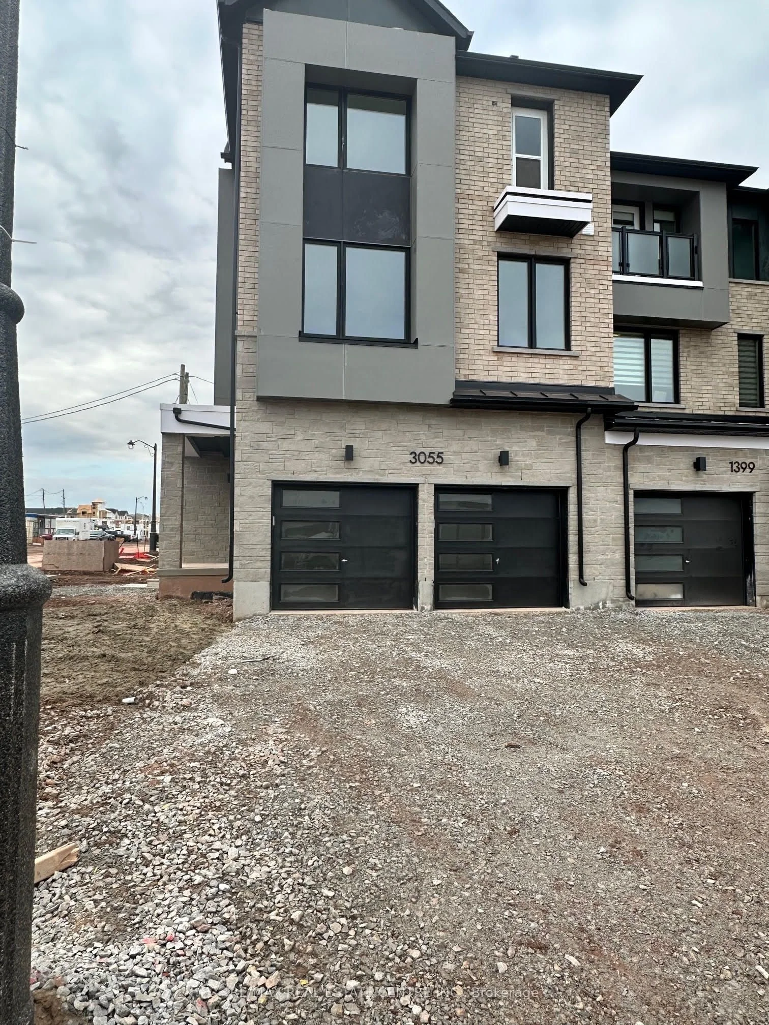 3055 Travertine Drive, Oakville, On L6m 5p3