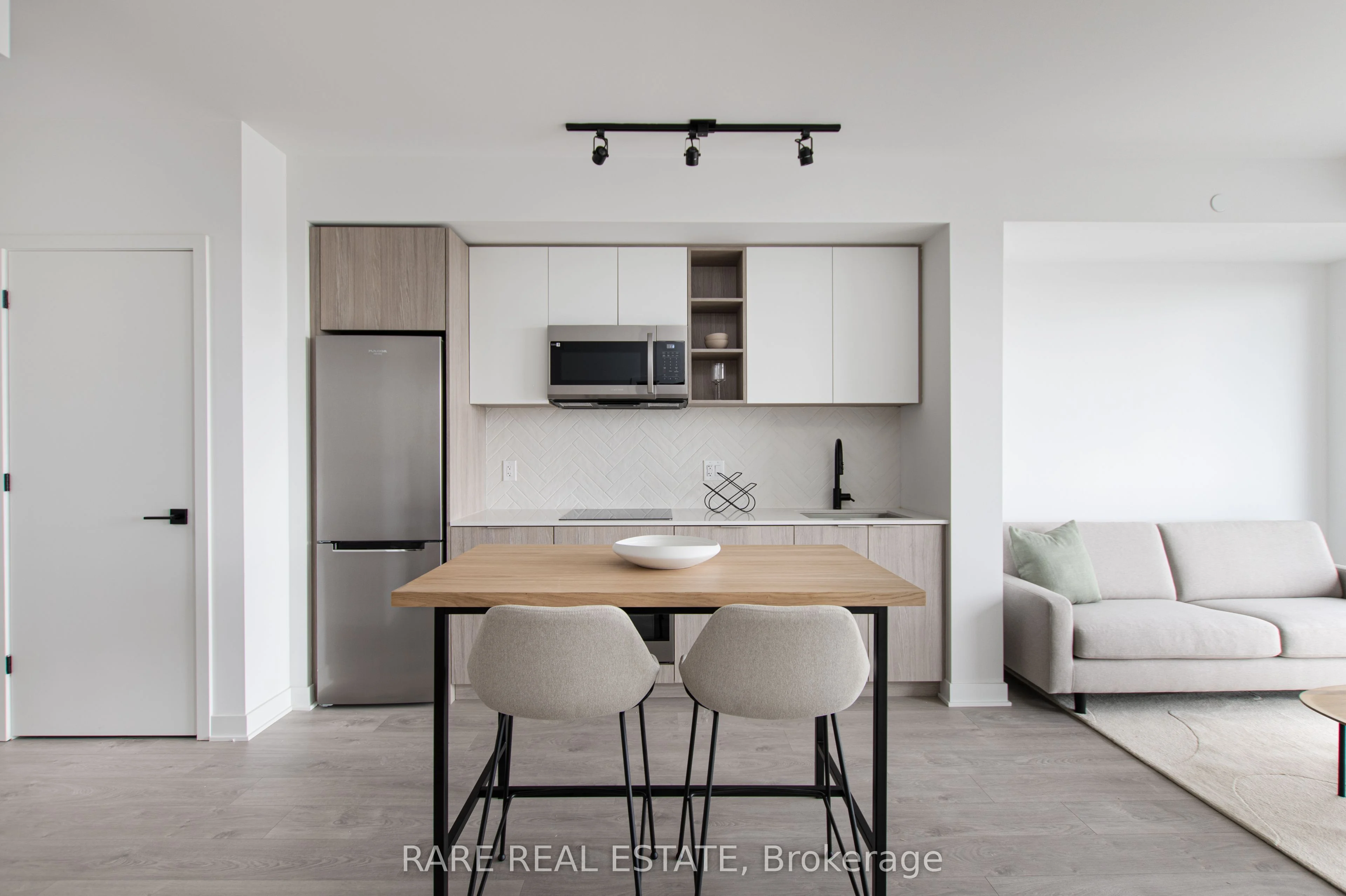 36 Zorra Street 1606, Toronto W08, ON M8Z 4Z7
