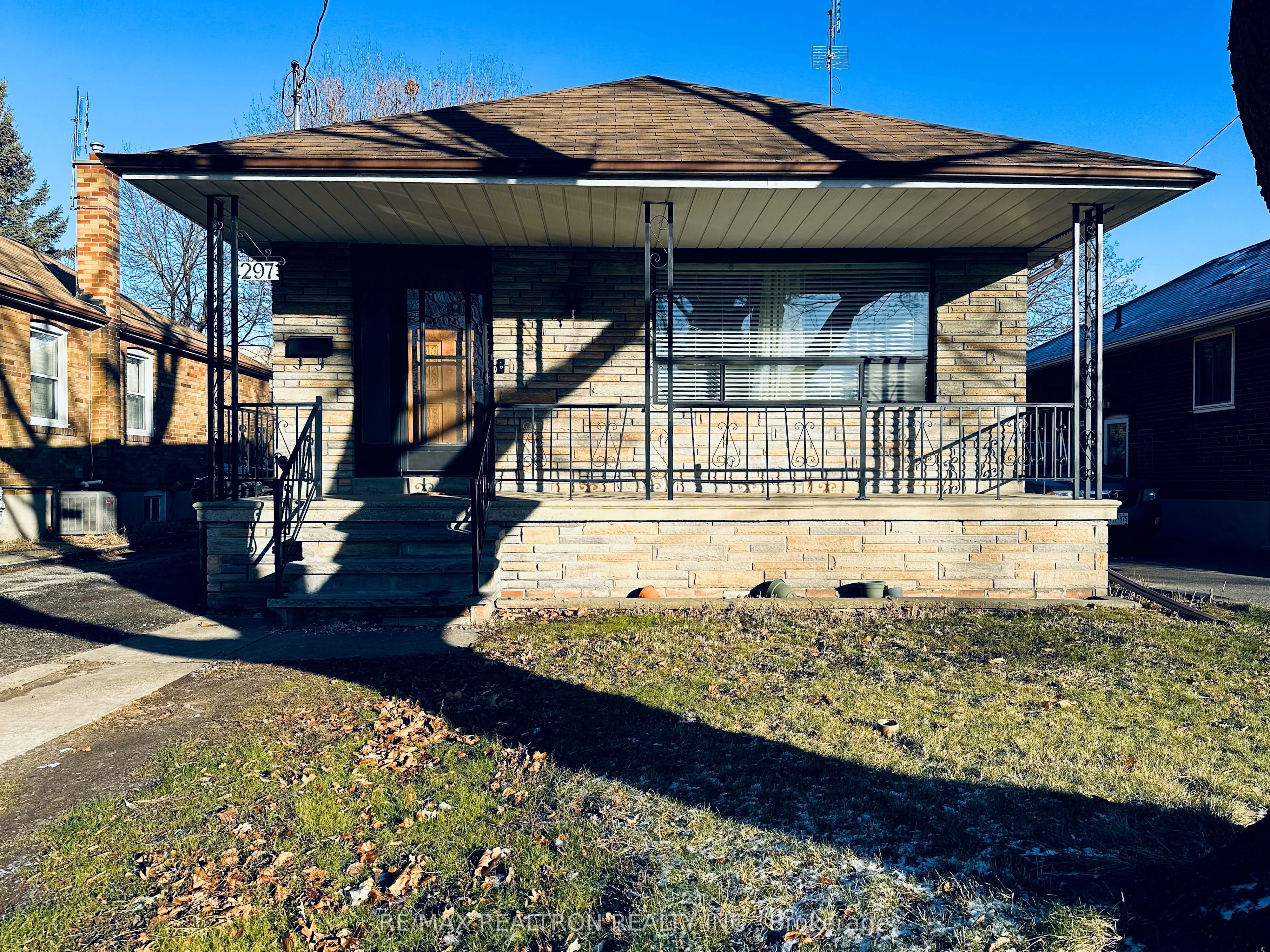 297 Thirtieth Street Bsmt, Toronto W06, On M8w 3e4