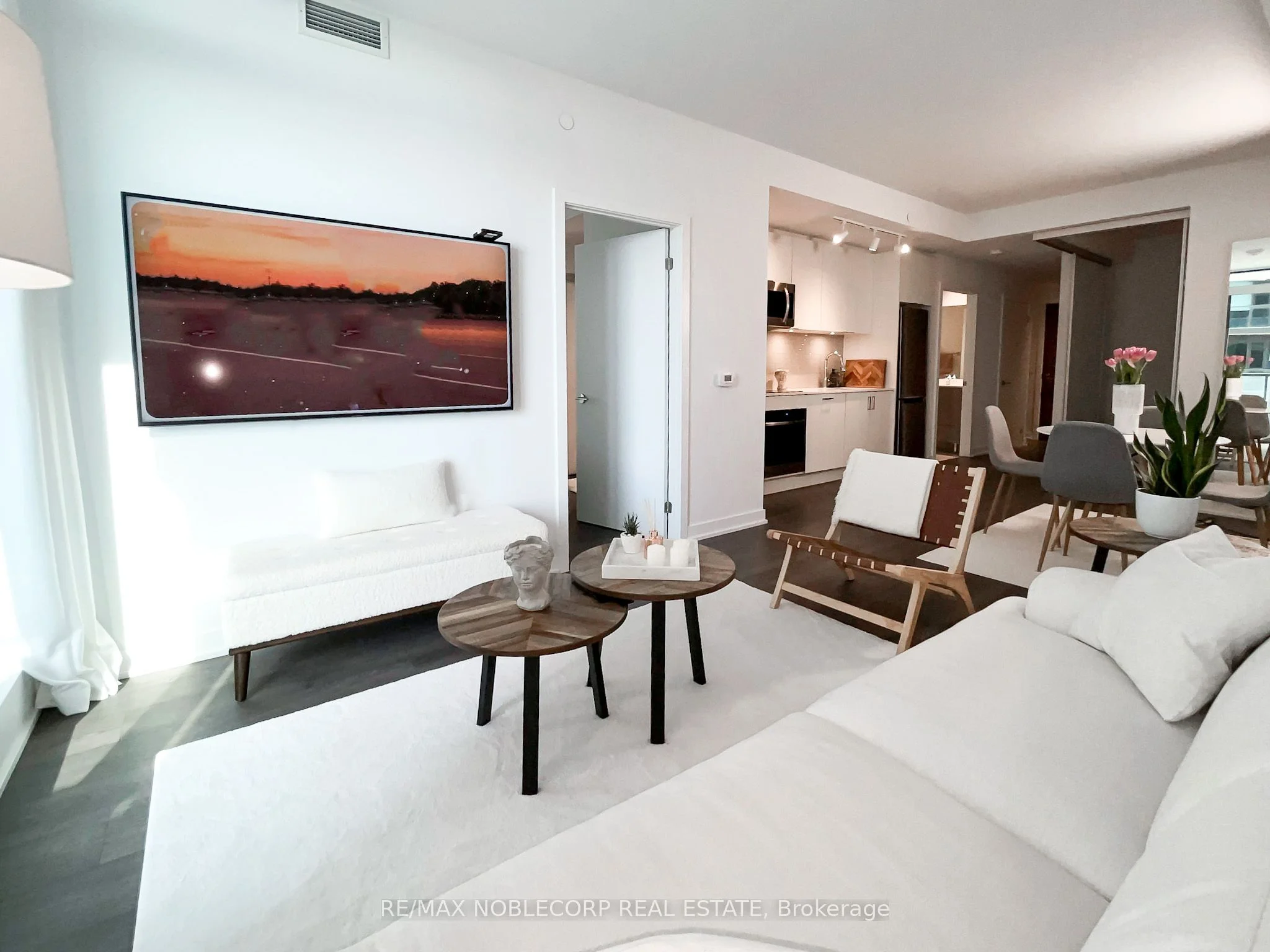 1926 Lakeshore Boulevard W 1210, Toronto W01, ON M6S 1A1