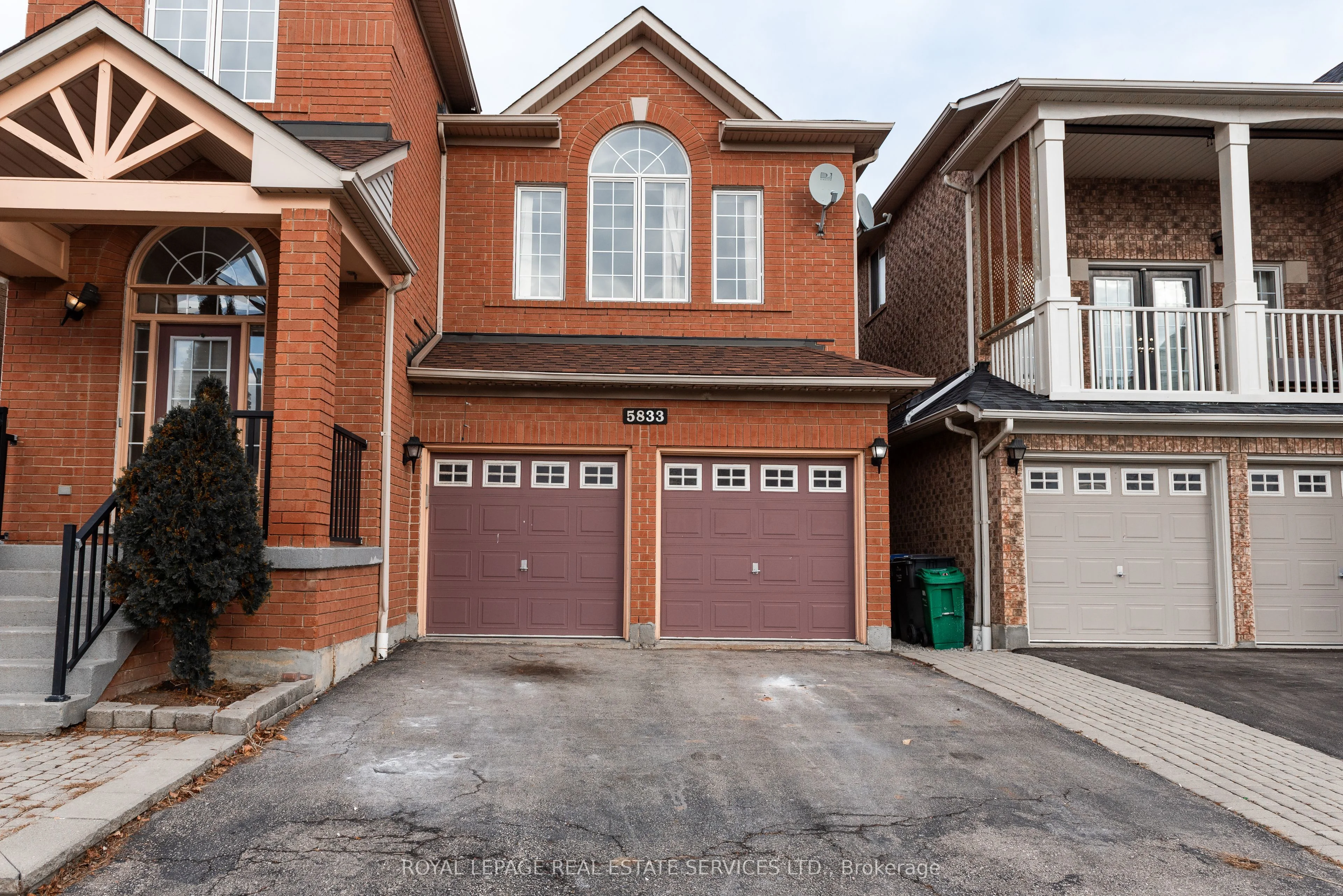 5833 Whitehorn Avenue, Mississauga, ON L5V 2W6