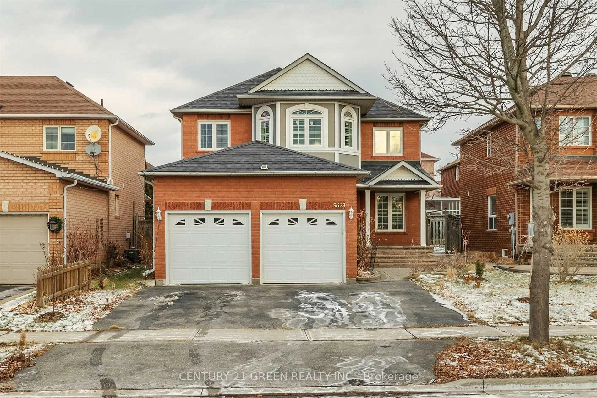 5623 Whitehorn Avenue, Mississauga, ON L5V 2H1
