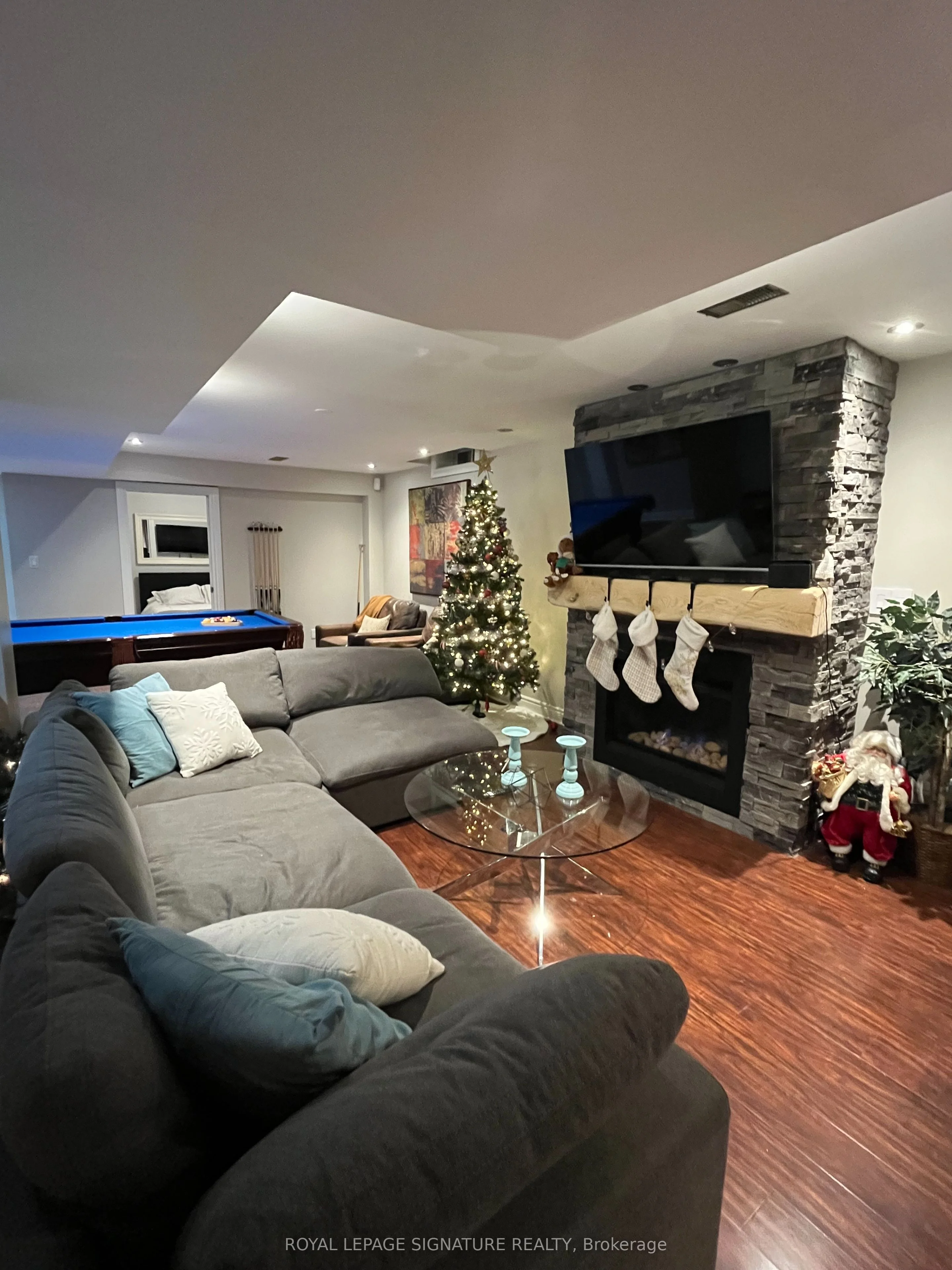 2204 Rochester Circle, Oakville, ON L6M 5E3