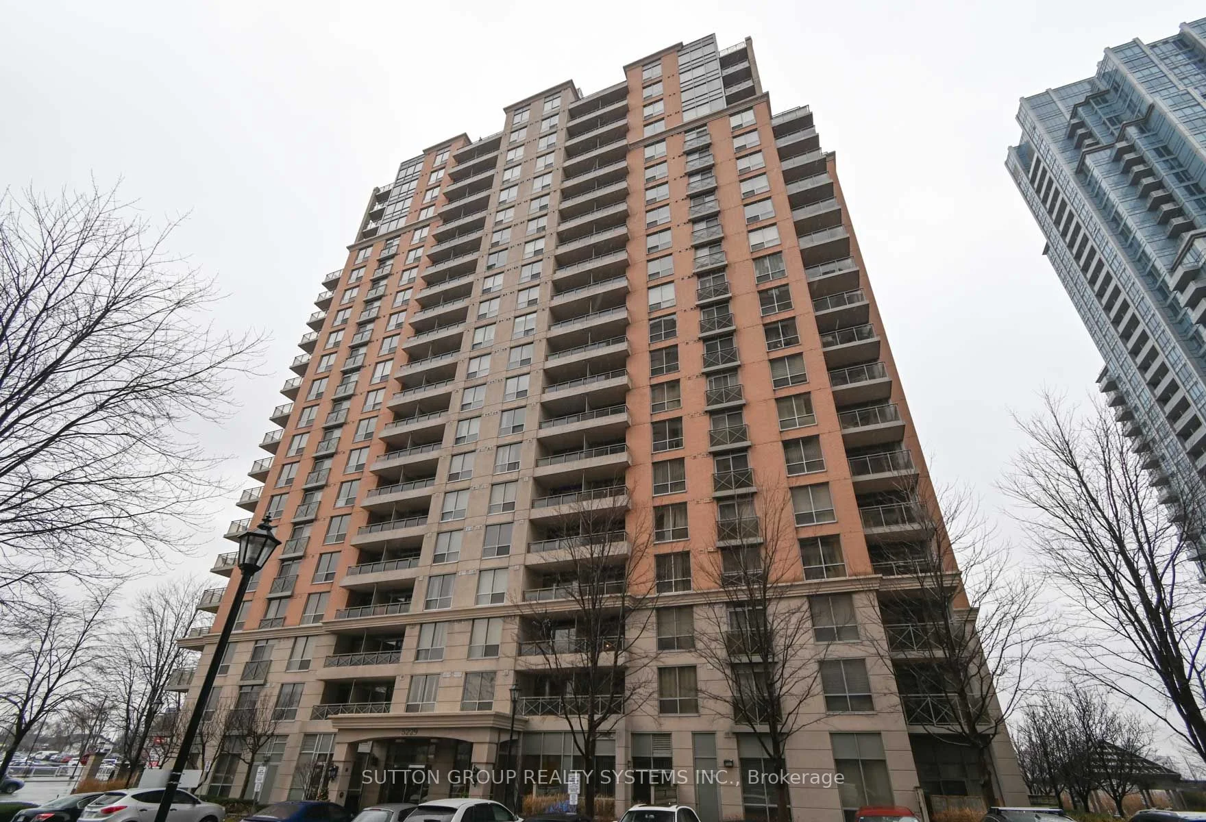 5229 Dundas Street W 605, Toronto W08, On M9b 6l9