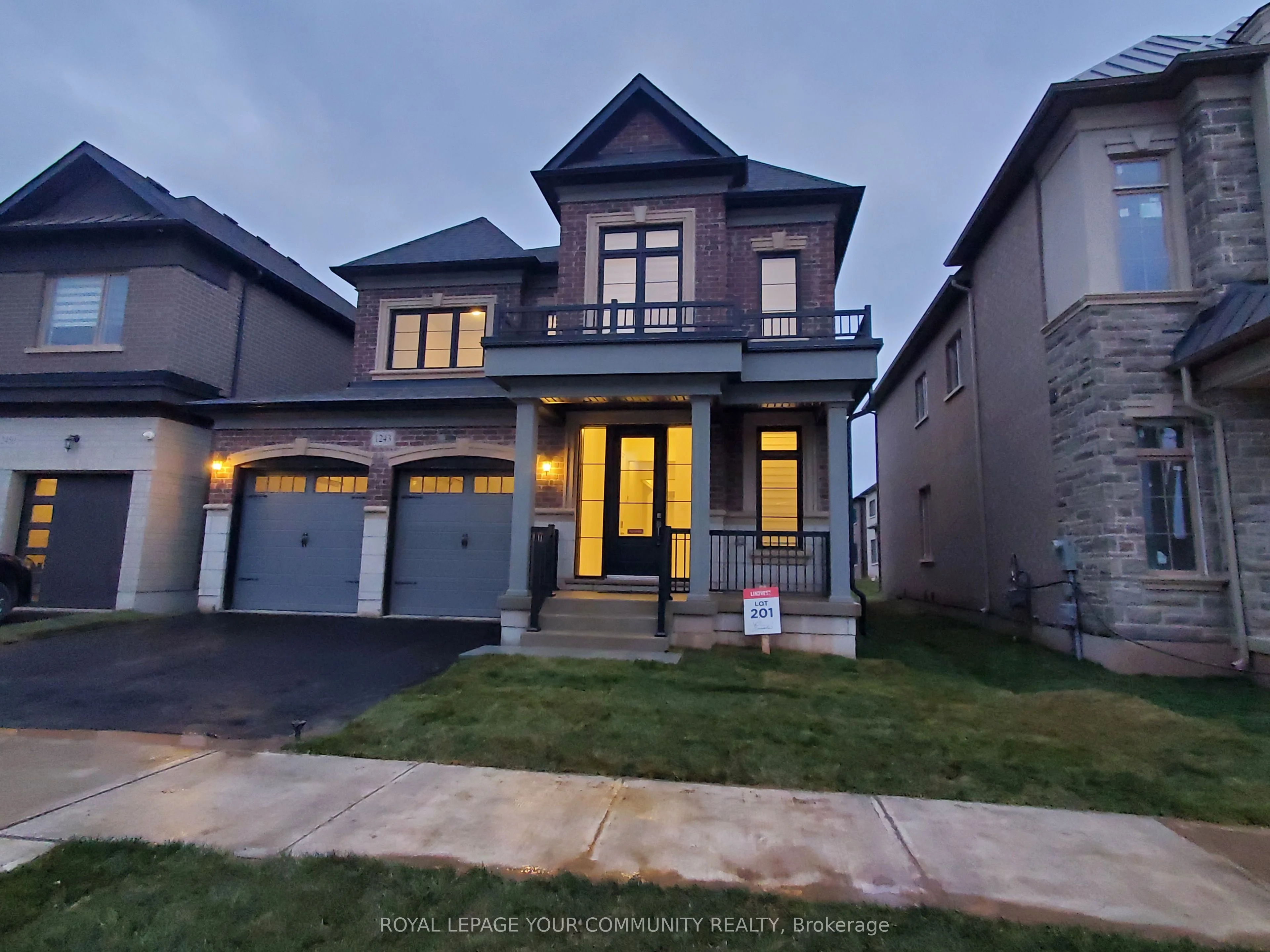1243 Queens Plate Road, Oakville, ON L6M 5M2