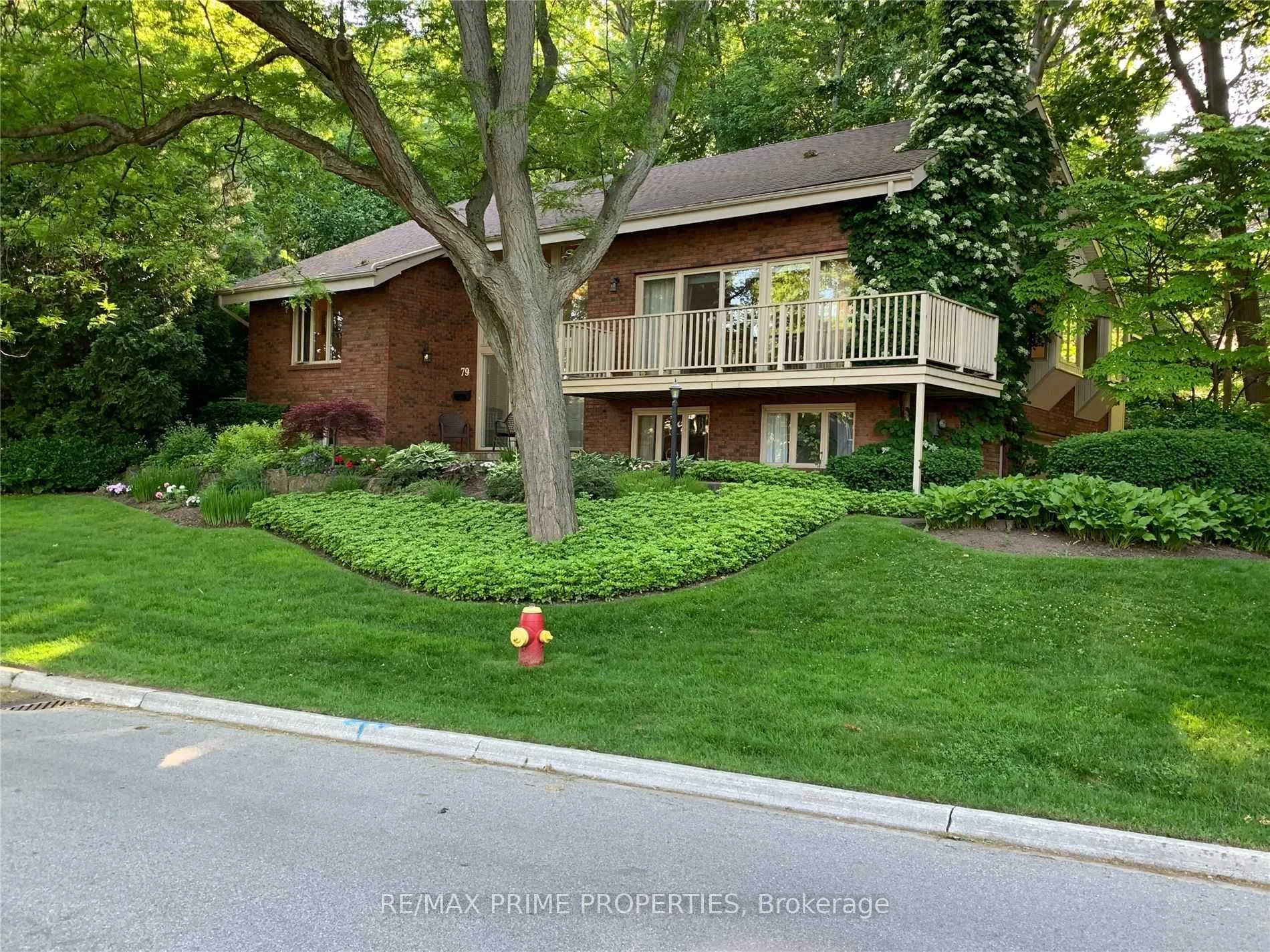 79 Oaklands Park Court, Burlington, On L7t 4g9