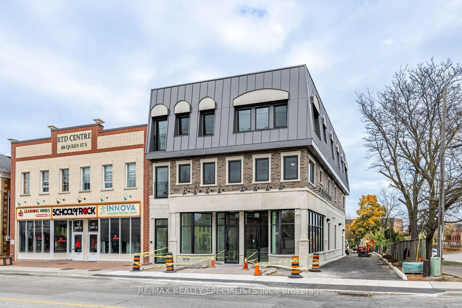 53 Queen Street S 301, Mississauga, ON L5M 1K5