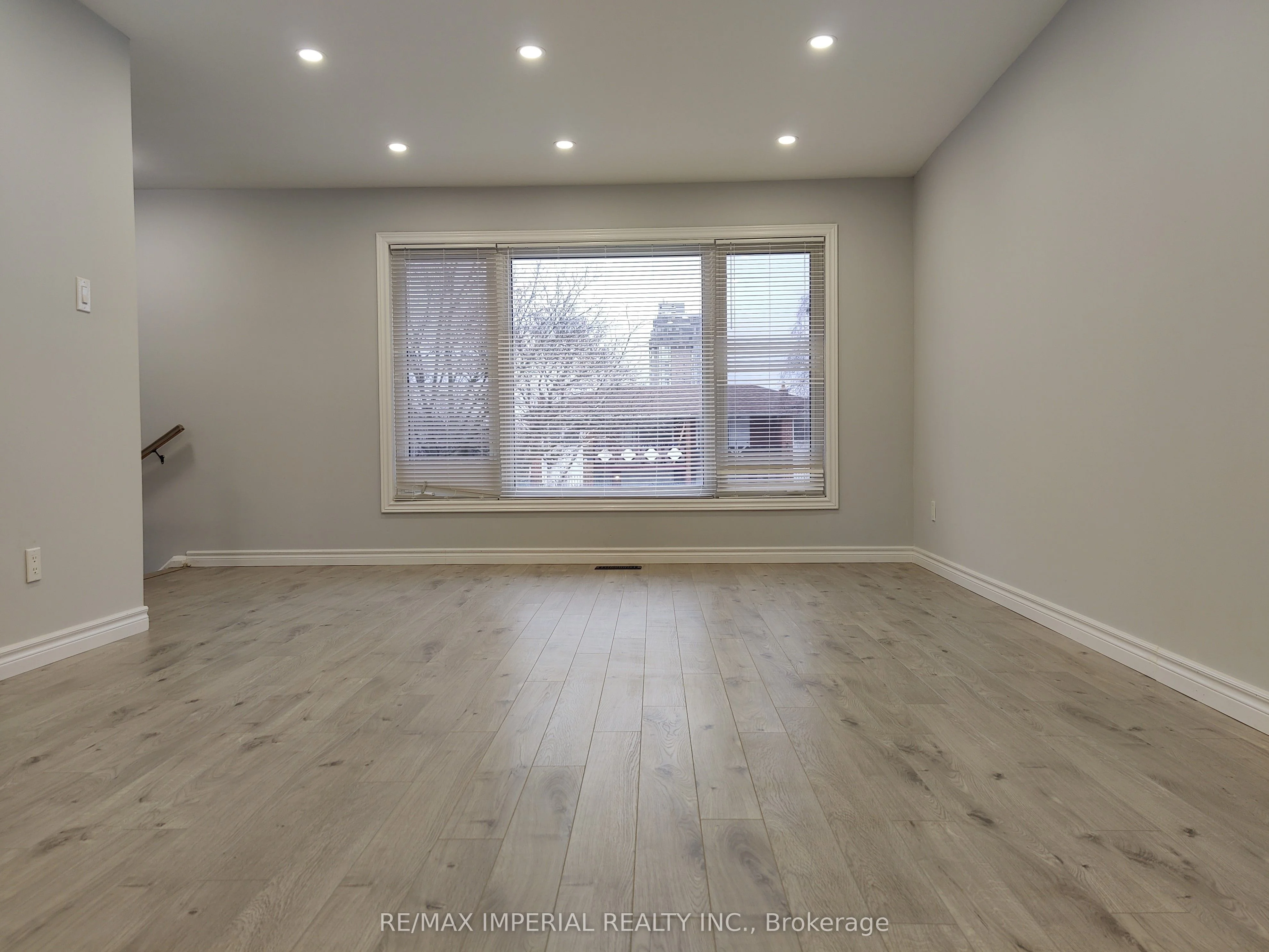 857 Blairholm Avenue, Mississauga, On L5c 1g5
