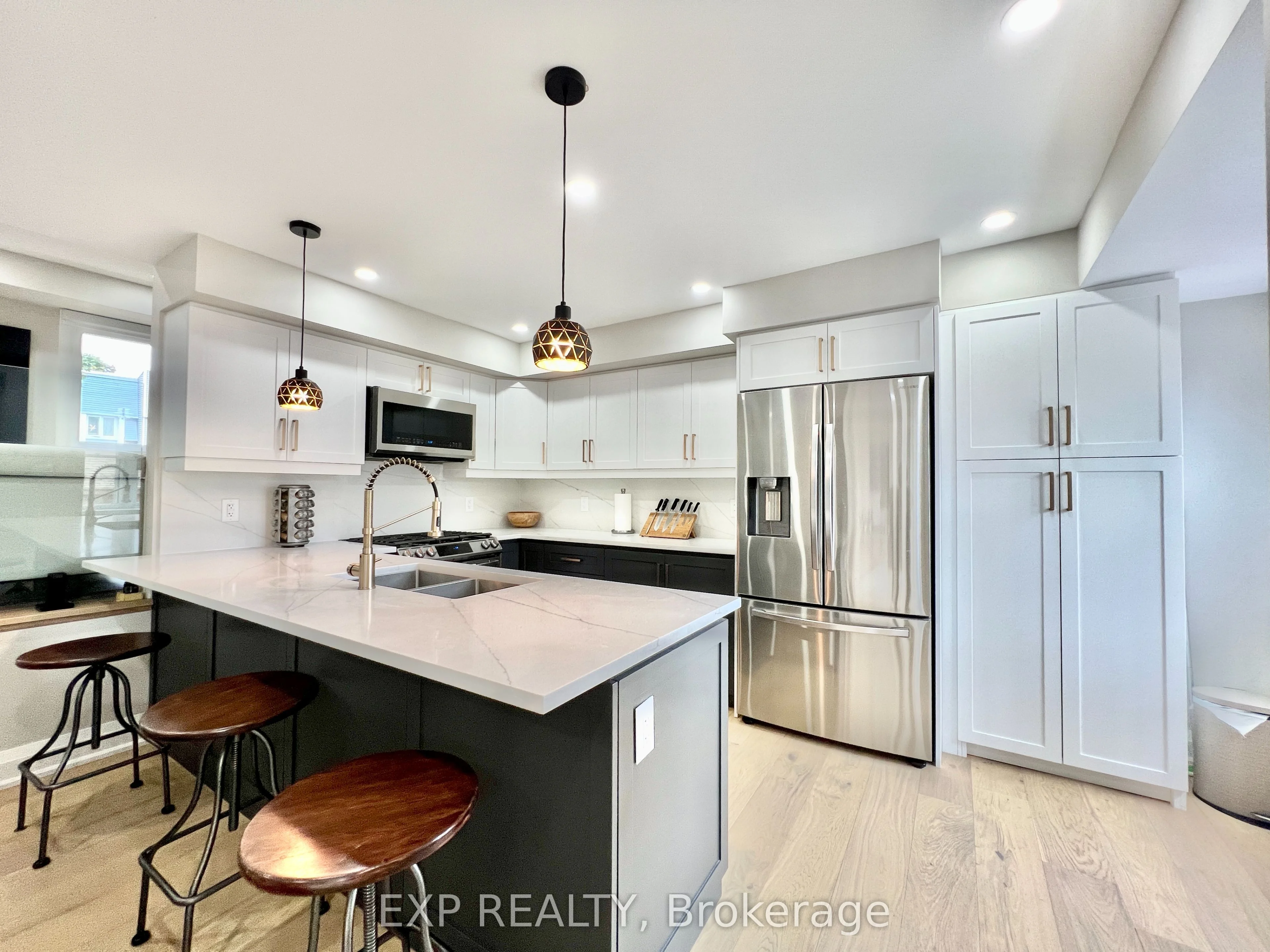 2068 Worthington Drive, Oakville, On L6l 1e3