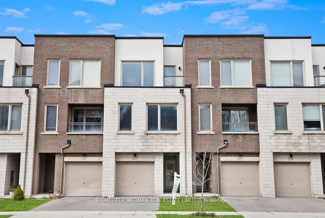215 Sabina Drive, Oakville, ON L6H 0L5