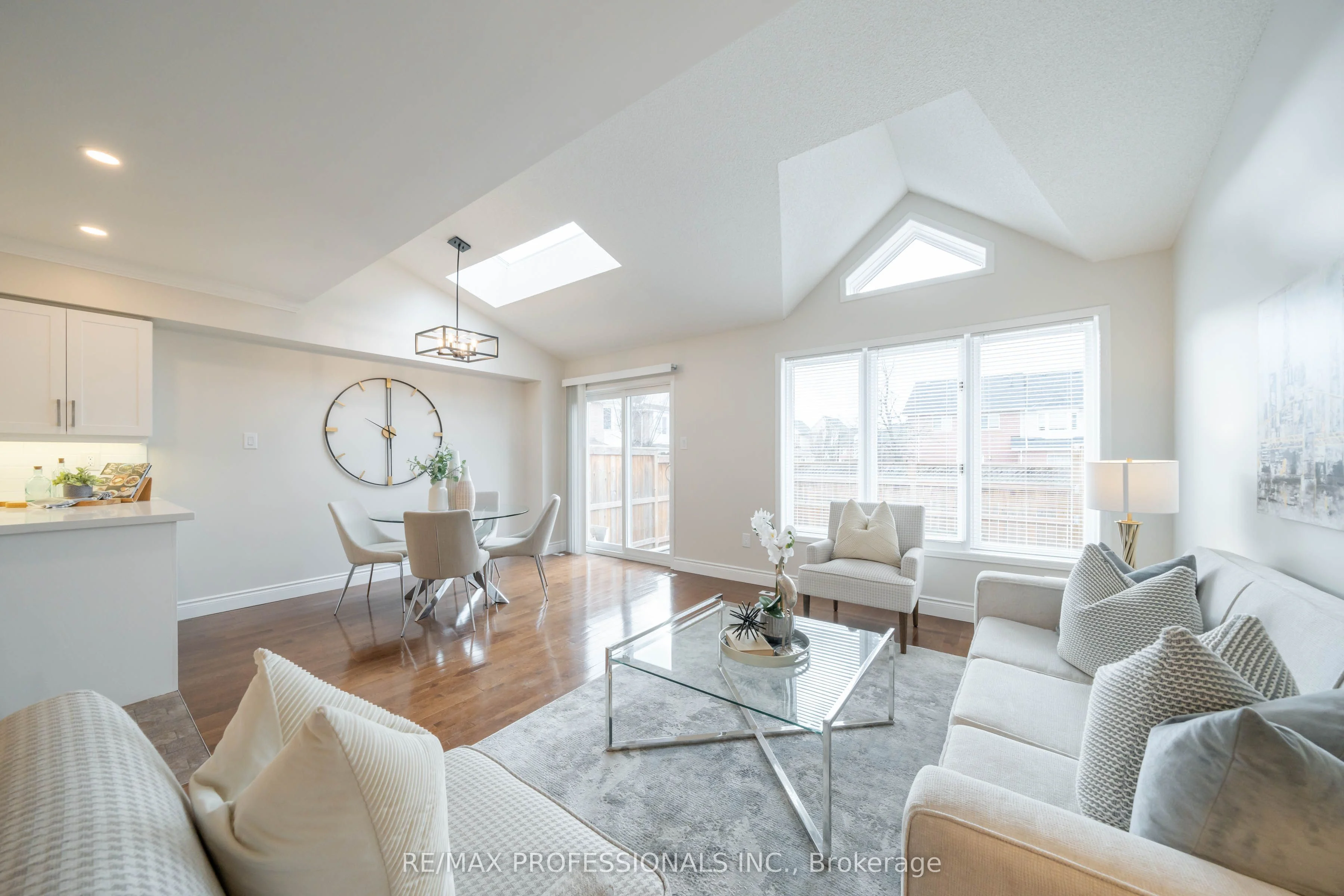 1216 West Shore Drive 11, Mississauga, ON L5E 3H7