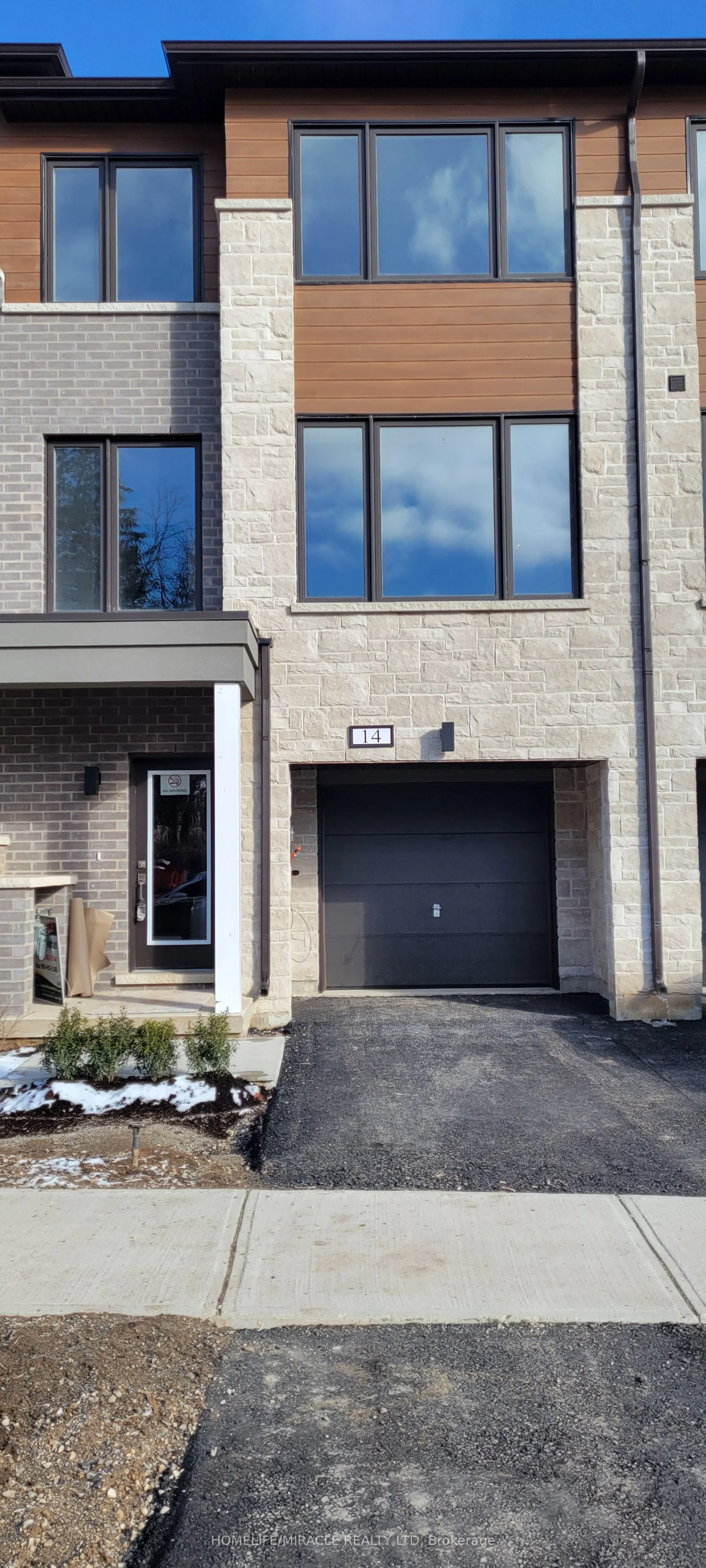 14 Humberstone Drive, Halton Hills, ON L7G 0P5