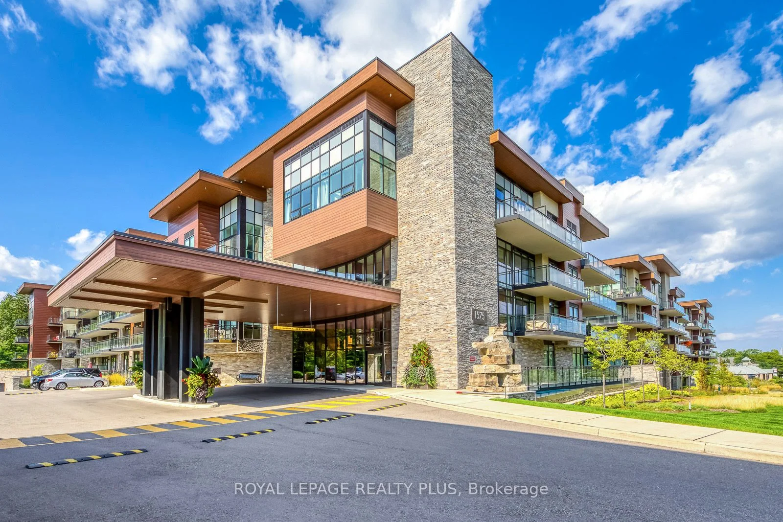 1575 Lakeshore Road W Gr27, Mississauga, On L5j 0b1