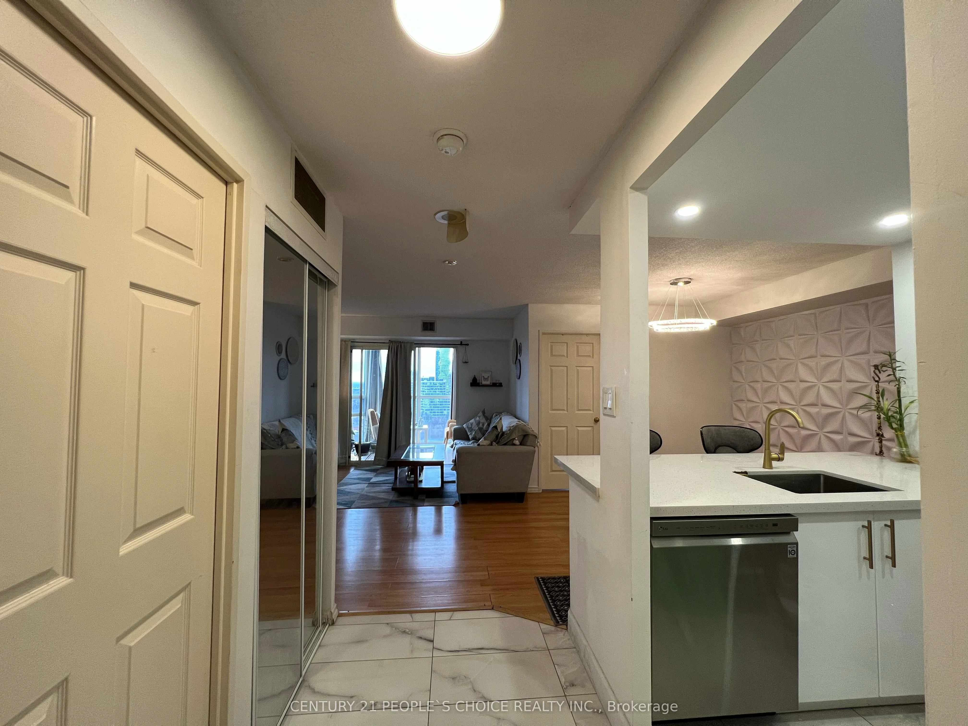 285 Enfield Place 1905, Mississauga, On L5b 3y6