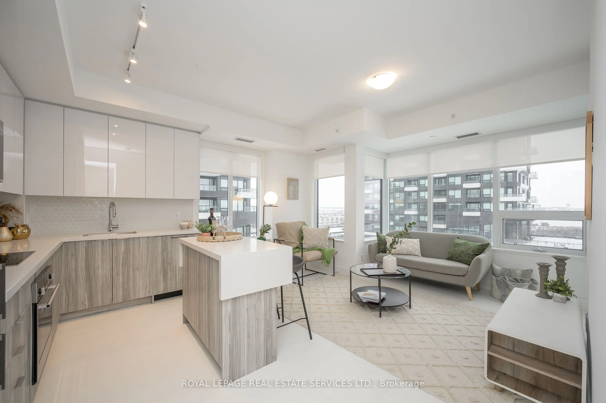 2485 Taunton Road 724, Oakville, ON L6H 3R8