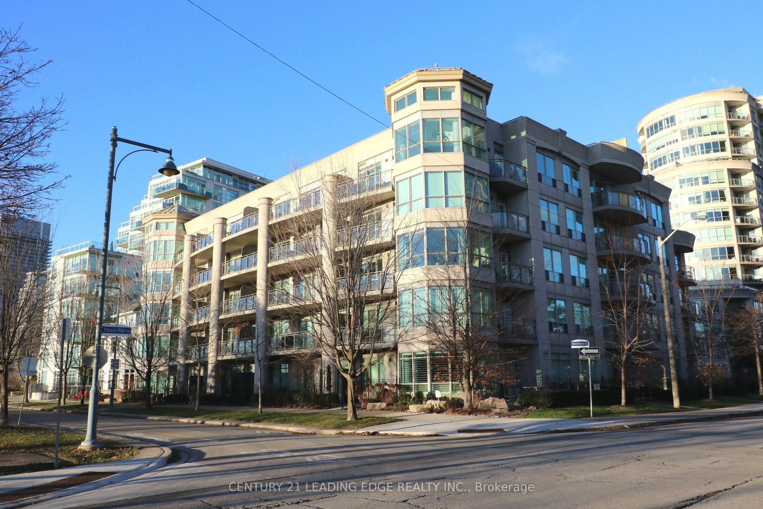 80 Palace Pier Court 504, Toronto W06, ON M8V 4C1