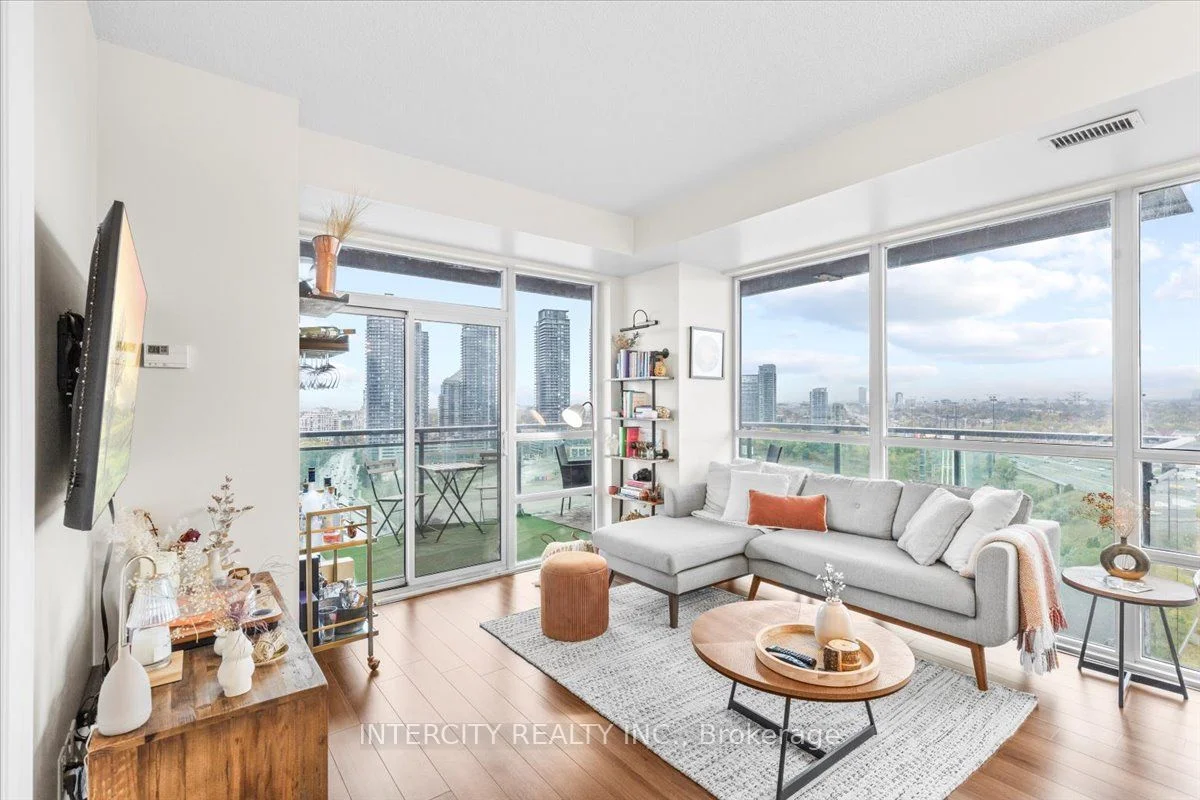 16 Brookers Lane 1802, Toronto W06, On M8v 0a5