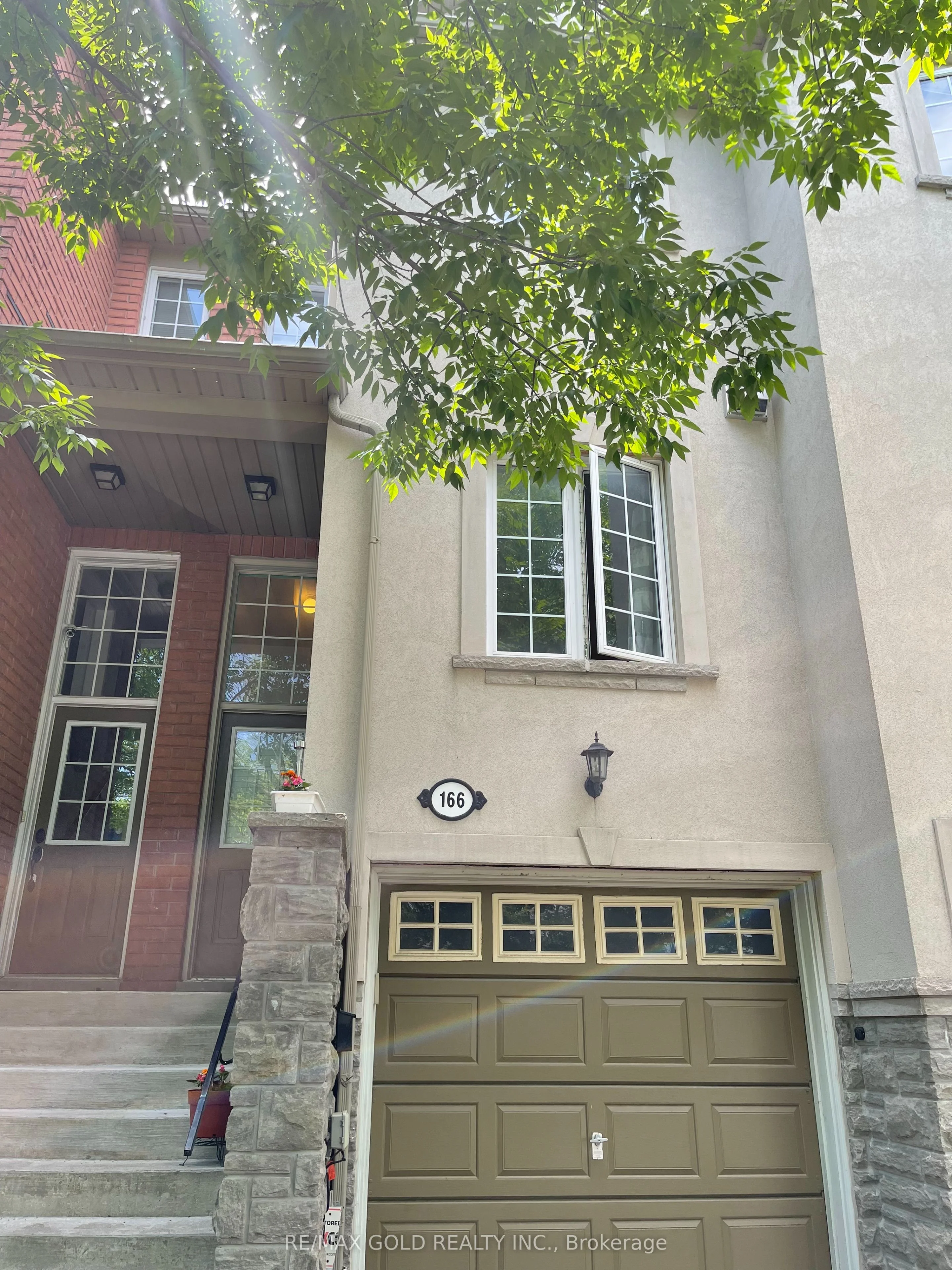435 Hensall Circle 166, Mississauga, ON L5A 4P1