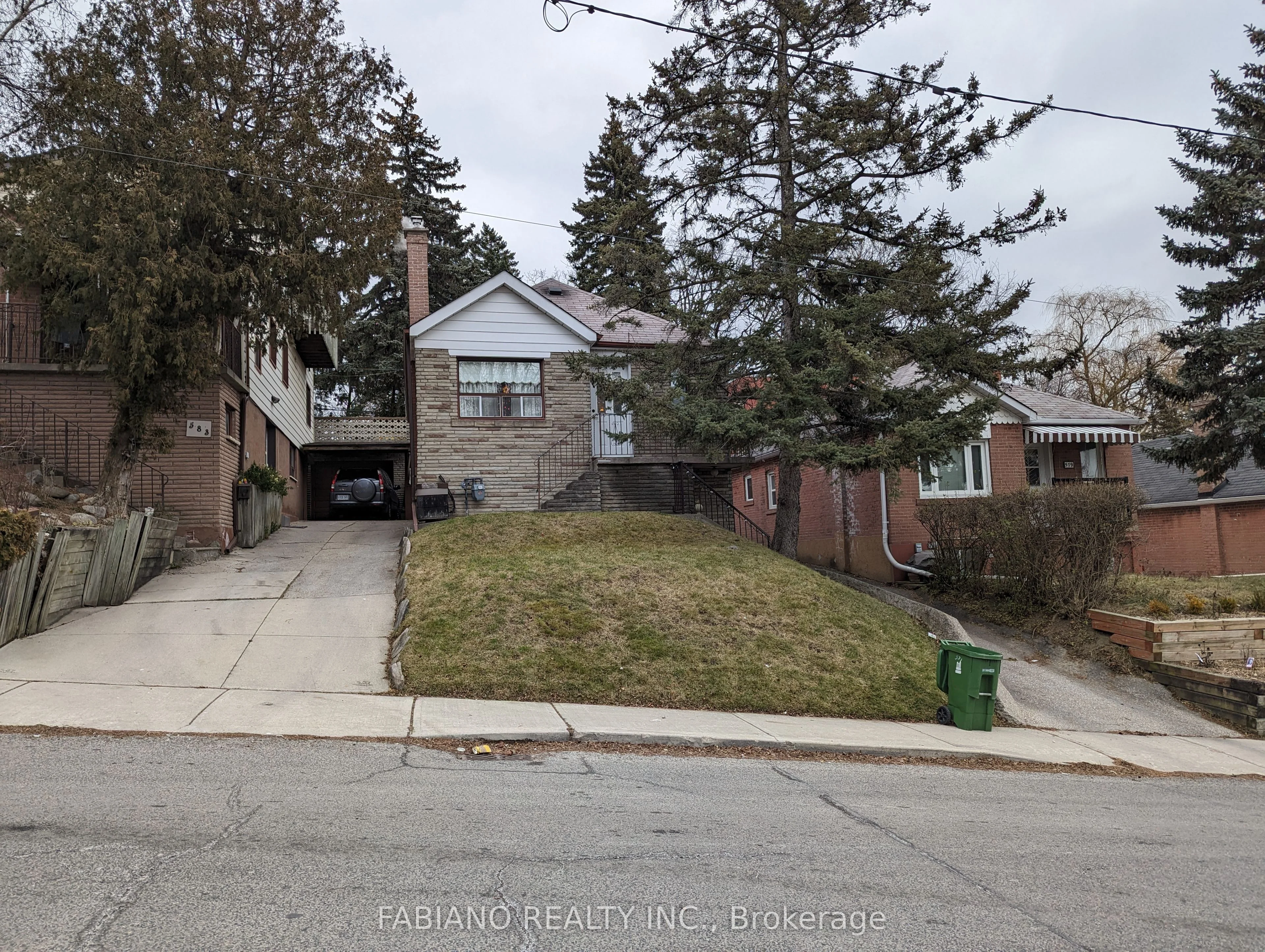 581 Mcroberts Avenue Bsmt, Toronto W03, On M6e 4r5