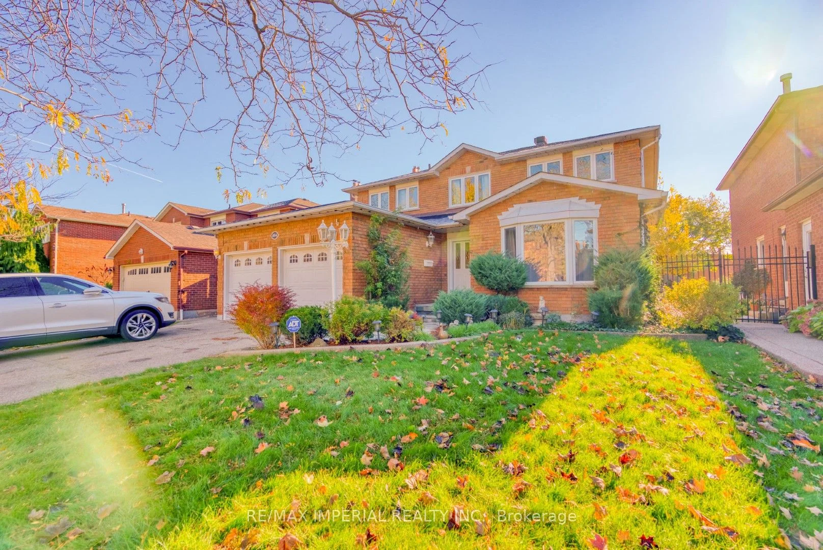 404 Hedgerow Lane, Oakville, On L6h 4v6