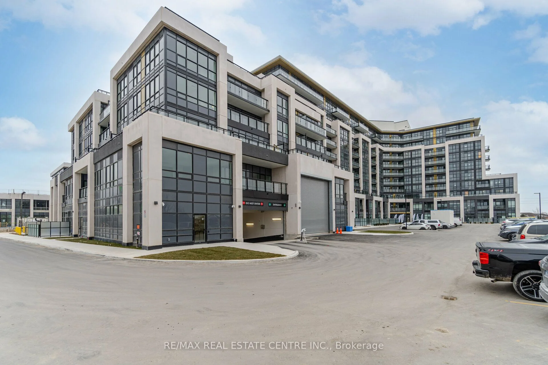405 Dundas Street W 323, Oakville, On L6m 4m2