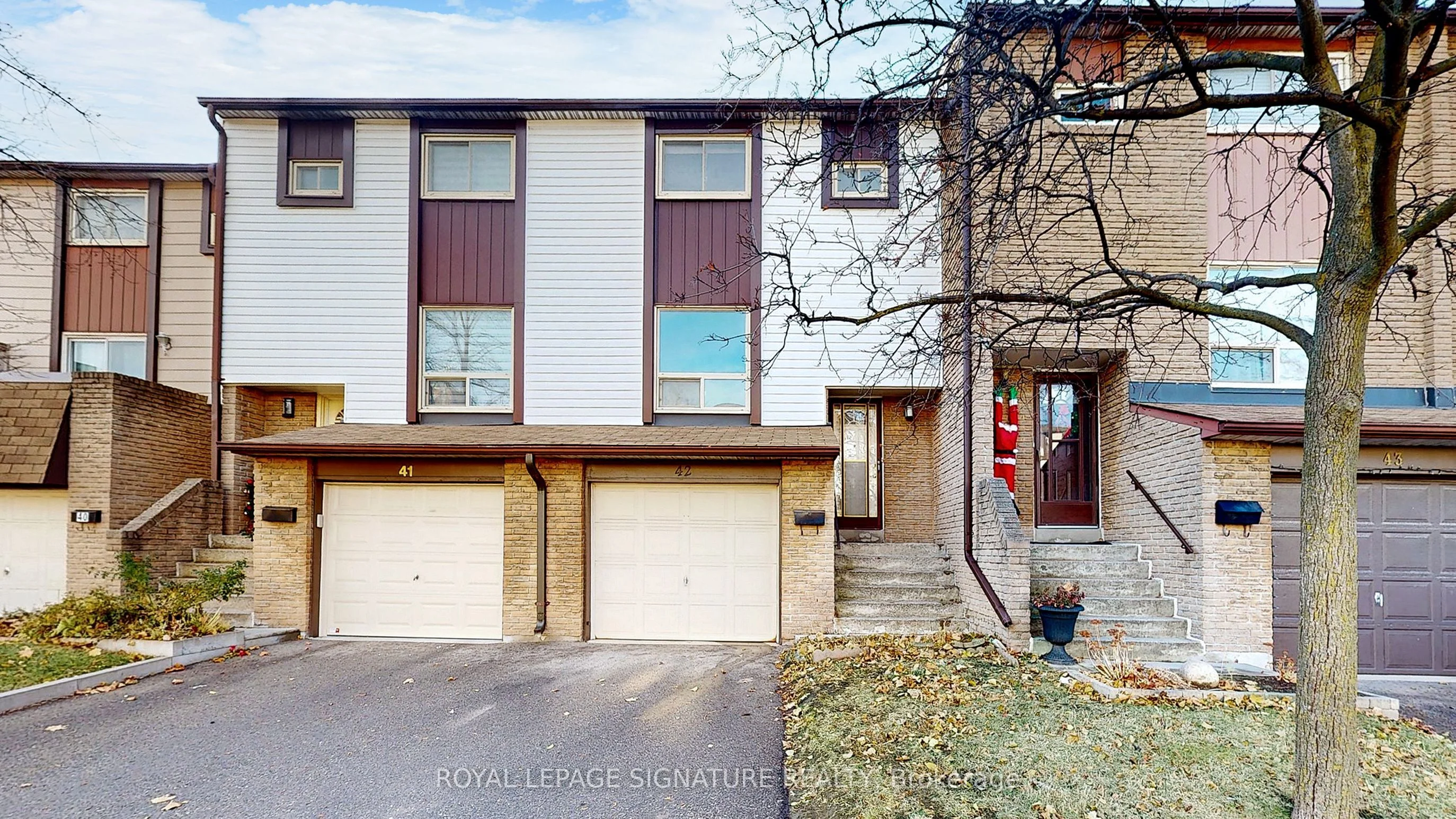 1221 Dundix Road 42, Mississauga, ON L4Y 3Y9